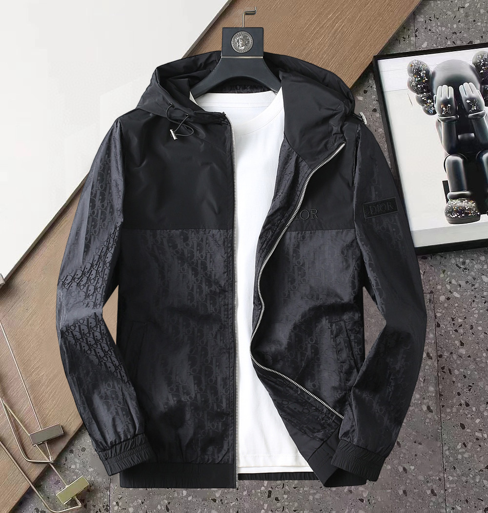 NO:510429,Dior 2025 Spring New Jacket Jacket, the new product on the show is perfect, comfortable and warm, the three standards are complete in color and full and attractive, and the very outstanding design easily advances the sense of fashion. The workmanship is extremely exquisite and rigorous, and the wiring is neat and meticulous!  A masterpiece of a big-name designer!  The upper body doesn't look bloated and super handsome!  Spot code M ~ XXXL,,dior,jackets & coats,jackets & coats,alexander wang19860909迪奥 2025开春新款夹克外套,秀场新品品相非常完美,舒适保暖,三标齐全色泽饱满诱人,非常出彩的设计,轻松将时髦感进阶,做工极为考究严谨,走线工整细致！大牌设计师巨作！上身不显臃肿、超级帅气！现货码数M ～ XXXL,,dior,jackets & coats,jackets & coats,alexander wang,Men's clothing