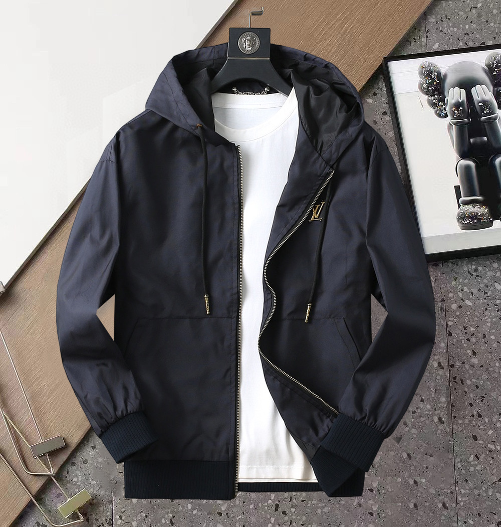 NO:510440,LV 2025 Spring New Jacket Jacket, the new product on the show is perfect, comfortable and warm, the three-standard complete colors and full and attractive, and the very outstanding design easily advances the sense of fashion. The workmanship is extremely exquisite and rigorous, and the wiring is neat and meticulous!  A masterpiece of a big-name designer!  The upper body doesn't look bloated and super handsome!  Spot code M ~ XXXL,,louis vuitton,jackets & coats,jackets & coats,alexander wang19860909LV 2025开春新款夹克外套,秀场新品品相非常完美,舒适保暖,三标齐全色泽饱满诱人,非常出彩的设计,轻松将时髦感进阶,做工极为考究严谨,走线工整细致！大牌设计师巨作！上身不显臃肿、超级帅气！现货码数M ～ XXXL,,louis vuitton,jackets & coats,jackets & coats,alexander wang,Men's clothing