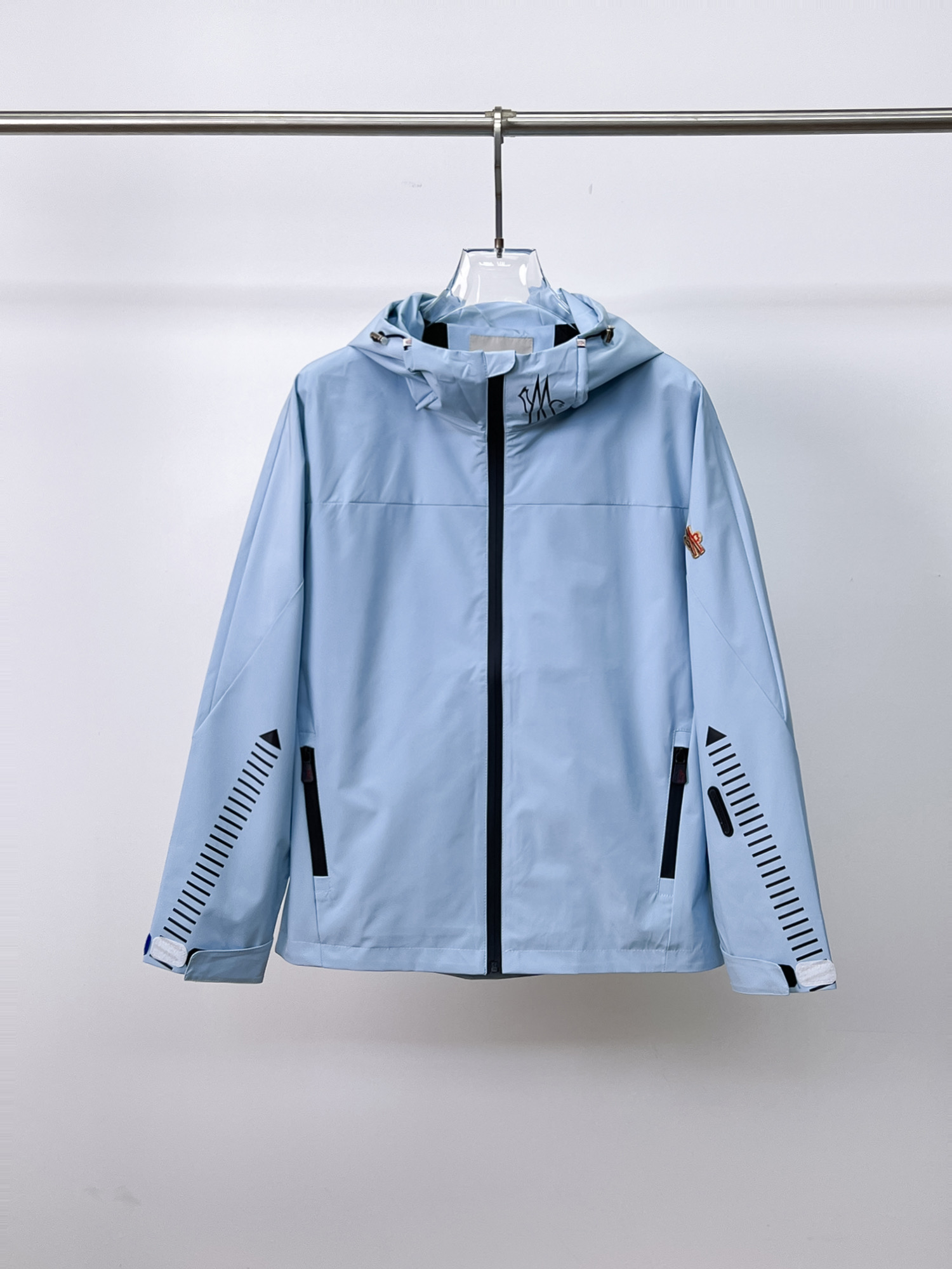 NO:130750,The new 2025 spring jacket, the new product on the show is perfect, comfortable and warm, the three-standard complete colors and full and attractive, and the very outstanding design easily advances the sense of fashion. The workmanship is extremely exquisite and rigorous, and the wiring is neat and meticulous!  A masterpiece of a big-name designer!  The upper body doesn't look bloated and super handsome!  Spot code M ~ 3XL, Moncler, jackets & coats, jackets & coats, alexander wang19860909蒙口 2025春季新款夹克外套,秀场新品品相非常完美,舒适保暖,三标齐全色泽饱满诱人,非常出彩的设计,轻松将时髦感进阶,做工极为考究严谨,走线工整细致！大牌设计师巨作！上身不显臃肿、超级帅气！现货码数M ～ 3XL,,Moncler,jackets & coats,jackets & coats,alexander wang,Men's clothing