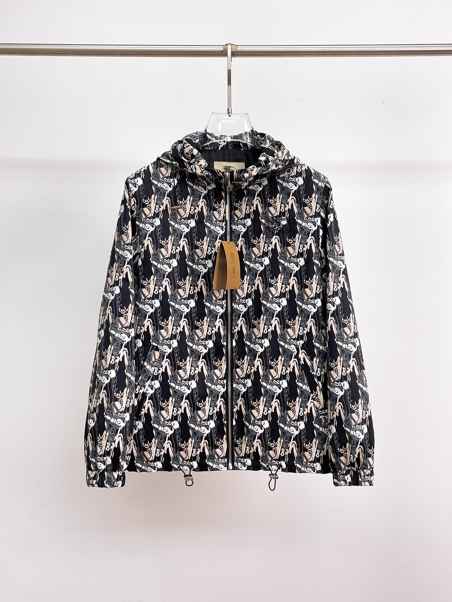 NO:130734,Burberry's new spring jacket for 2025, the new product on the show is perfect, comfortable and warm, the three-standard complete colors and full and attractive, and the very outstanding design easily advances the sense of fashion. The workmanship is extremely exquisite and rigorous, and the wiring is neat and meticulous!  A masterpiece of a big-name designer!  The upper body doesn't look bloated and super handsome!  Spot code M ~ 3XL, burberry, jackets & coats, jackets & coats, alexander wang19860909巴宝莉 2025春季新款夹克外套,秀场新品品相非常完美,舒适保暖,三标齐全色泽饱满诱人,非常出彩的设计,轻松将时髦感进阶,做工极为考究严谨,走线工整细致！大牌设计师巨作！上身不显臃肿、超级帅气！现货码数M ～ 3XL,,burberry,jackets & coats,jackets & coats,alexander wang,Men's clothing