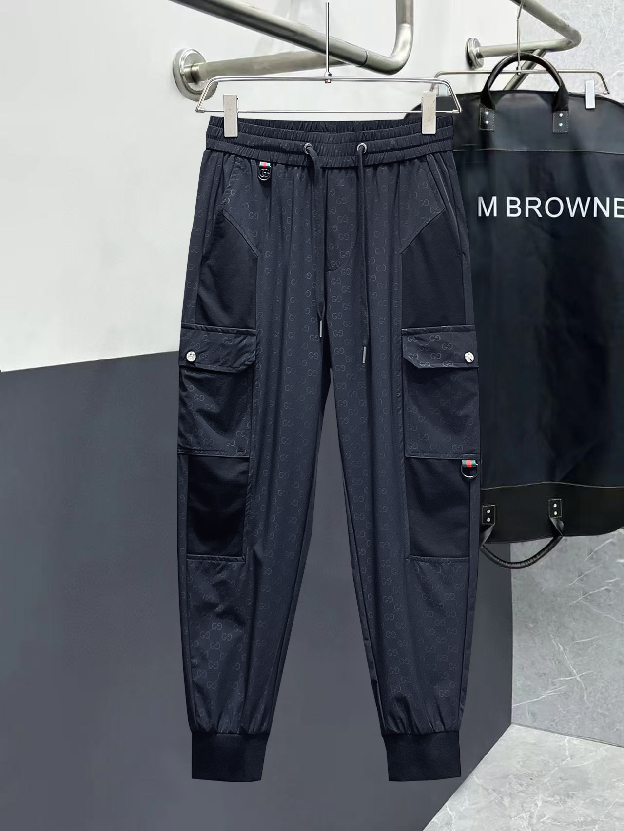 NO:526278,Guqi New spring 2025 casual pants! The official website is released simultaneously. The brand's classic LOGO casual pants, customized fabric, excellent comfort and strong hand touch. The work is highly conscious and the perfect quality craftsmanship. Size M-3XL, alexander wang19860909古奇 2025春季新款休闲裤！官网同步发售.品牌经典LOGO休闲裤,定制面料,舒适度极好,手触感 烈.辦识度极高,完美品相工艺.尺码M-3XL,,alexander wang,Men's clothing