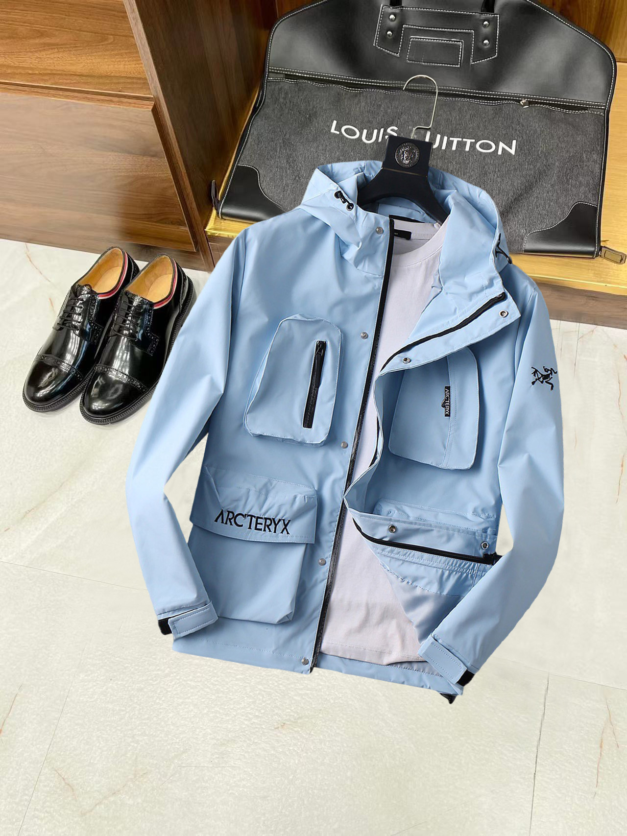 NO:134905,Archaeopteryx's new jacket and jacket in spring, the new product on the show is perfect, comfortable and warm, the three standards are complete in color and full and attractive, and the very outstanding design easily advances the sense of fashion. The workmanship is extremely exquisite and rigorous, and the wiring is neat and meticulous!  A masterpiece of a big-name designer!  The upper body doesn't look bloated and super handsome!  Spot code M ~ XXXL,arc'teryx,jackets & coats,jackets & coats,alexander wang19860909始祖鸟 开春新款夹克外套,秀场新品品相非常完美,舒适保暖,三标齐全色泽饱满诱人,非常出彩的设计,轻松将时髦感进阶,做工极为考究严谨,走线工整细致！大牌设计师巨作！上身不显臃肿、超级帅气！现货码数M ～ XXXL,arc'teryx,jackets & coats,jackets & coats,alexander wang,Men's clothing