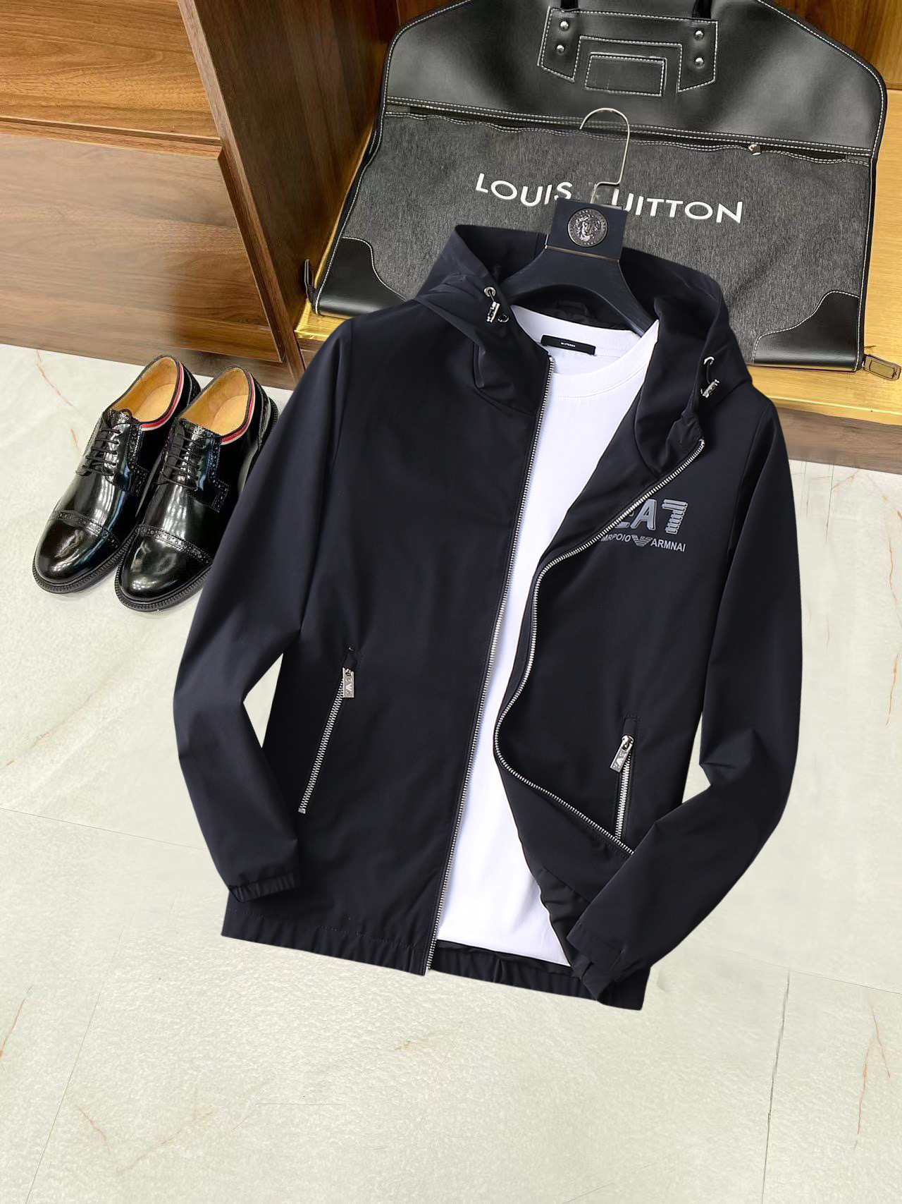 NO:134911,Armani New spring jacket, the new product on the show is perfect, comfortable and warm, the three-standard complete colors and full and attractive, and the very outstanding design easily advances the sense of fashion. The workmanship is extremely exquisite and rigorous, and the wiring is neat and meticulous!  A masterpiece of a big-name designer!  The upper body doesn't look bloated and super handsome!  Spot code M ~ XXXL,,armani,jackets & coats,jackets & coats,alexander wang19860909阿玛尼 开春新款夹克外套,秀场新品品相非常完美,舒适保暖,三标齐全色泽饱满诱人,非常出彩的设计,轻松将时髦感进阶,做工极为考究严谨,走线工整细致！大牌设计师巨作！上身不显臃肿、超级帅气！现货码数M ～ XXXL,,armani,jackets & coats,jackets & coats,alexander wang,Men's clothing