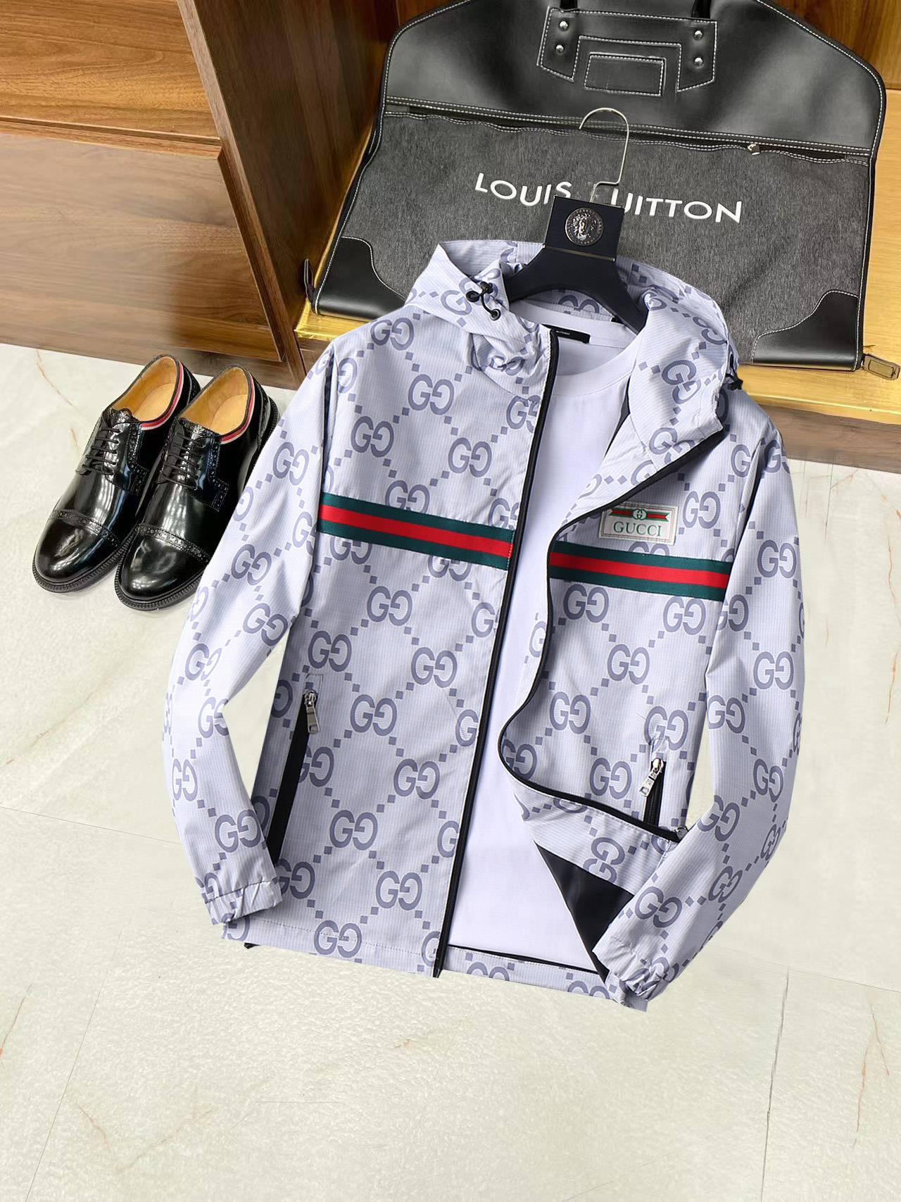 NO:134936,Guqi New jacket and jacket in the spring, the new product on the show is perfect, comfortable and warm, the three standards are complete in color and full and attractive, and the very outstanding design easily advances the sense of fashion. The workmanship is extremely exquisite and rigorous, and the wiring is neat and meticulous!  A masterpiece of a big-name designer!  The upper body doesn't look bloated and super handsome!  Spot code M ~ XXXL,,jackets & coats,jackets & coats,alexander wang19860909古奇 开春新款夹克外套,秀场新品品相非常完美,舒适保暖,三标齐全色泽饱满诱人,非常出彩的设计,轻松将时髦感进阶,做工极为考究严谨,走线工整细致！大牌设计师巨作！上身不显臃肿、超级帅气！现货码数M ～ XXXL,,jackets & coats,jackets & coats,alexander wang,Men's clothing