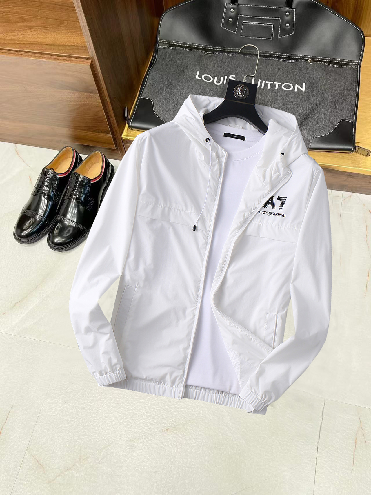 NO:134950,Armani New spring jacket, the new product on the show is perfect, comfortable and warm, the three-standard complete colors and full and attractive, and the very outstanding design easily advances the sense of fashion. The workmanship is extremely exquisite and rigorous, and the wiring is neat and meticulous!  A masterpiece of a big-name designer!  The upper body doesn't look bloated and super handsome!  Spot code M ~ XXXL,,armani,jackets & coats,jackets & coats,alexander wang19860909阿玛尼 开春新款夹克外套,秀场新品品相非常完美,舒适保暖,三标齐全色泽饱满诱人,非常出彩的设计,轻松将时髦感进阶,做工极为考究严谨,走线工整细致！大牌设计师巨作！上身不显臃肿、超级帅气！现货码数M ～ XXXL,,armani,jackets & coats,jackets & coats,alexander wang,Men's clothing