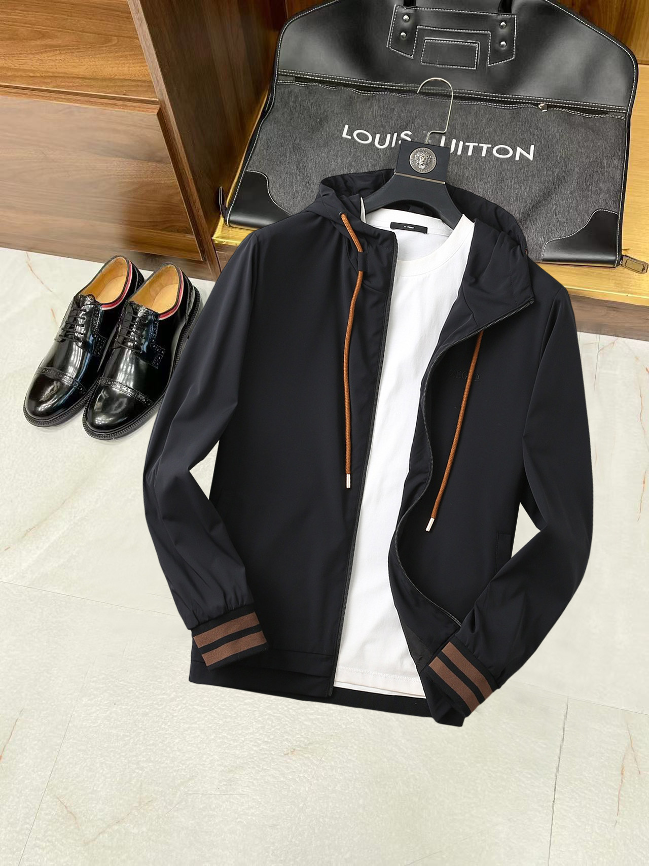 NO:134966,Jenia's new spring jacket, the new product on the show is perfect, comfortable and warm, the three-standard complete colors and full and attractive, and the very outstanding design easily advances the sense of fashion. The workmanship is extremely exquisite and rigorous, and the wiring is neat and meticulous!  A masterpiece of a big-name designer!  The upper body doesn't look bloated and super handsome!  Spot code M ~ XXXL, zegna, jackets & coats, jackets & coats, alexander wang19860909杰尼亚 开春新款夹克外套,秀场新品品相非常完美,舒适保暖,三标齐全色泽饱满诱人,非常出彩的设计,轻松将时髦感进阶,做工极为考究严谨,走线工整细致！大牌设计师巨作！上身不显臃肿、超级帅气！现货码数M ～ XXXL,,zegna,jackets & coats,jackets & coats,alexander wang,Men's clothing