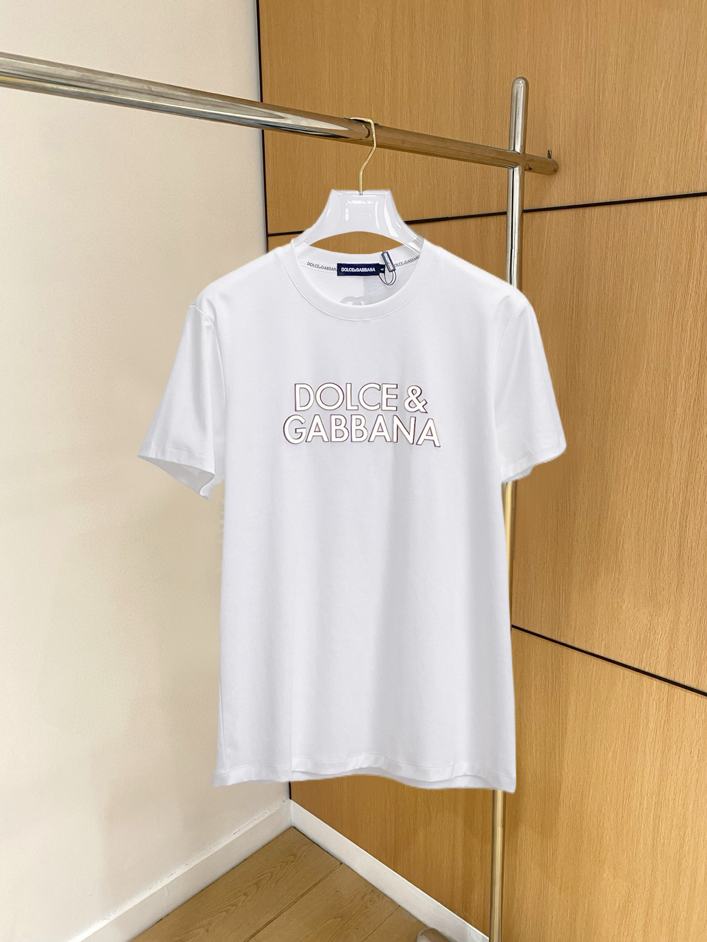 NO:136599,DG 2025 spring and summer new style first-time counter latest short-sleeved round-neck T-shirt, high-end customization, avant-garde and fashionable design!  Brand logo heavy craft design, high-end customized double mercerized fabric, soft feel, comfortable to wear, exquisite counter-level car line, fine workmanship, invincible and handsome upper body effect!  A must-have item for handsome men!  Fatty Gospel-- Code Number M-4XL (maximum 4XL can wear 210 catties), Dolce & Gabbana, T-shirt, tees, t-shirt, alexander wang19860909DG 2025春夏新款首发专柜最新款短袖圆领T恤 高端订制 设计前卫时尚！品牌logo重工艺设计 高端定制双丝光面料.手感柔软.穿着舒适.专柜级别精致车线.做工精细.上身效果无敌帅气！型男必备单品！胖子福音-- 码数 M-4XL(最大4XL可穿210斤),,Dolce&Gabbana,T-shirt,tees，t-shirt,alexander wang,Men's clothing