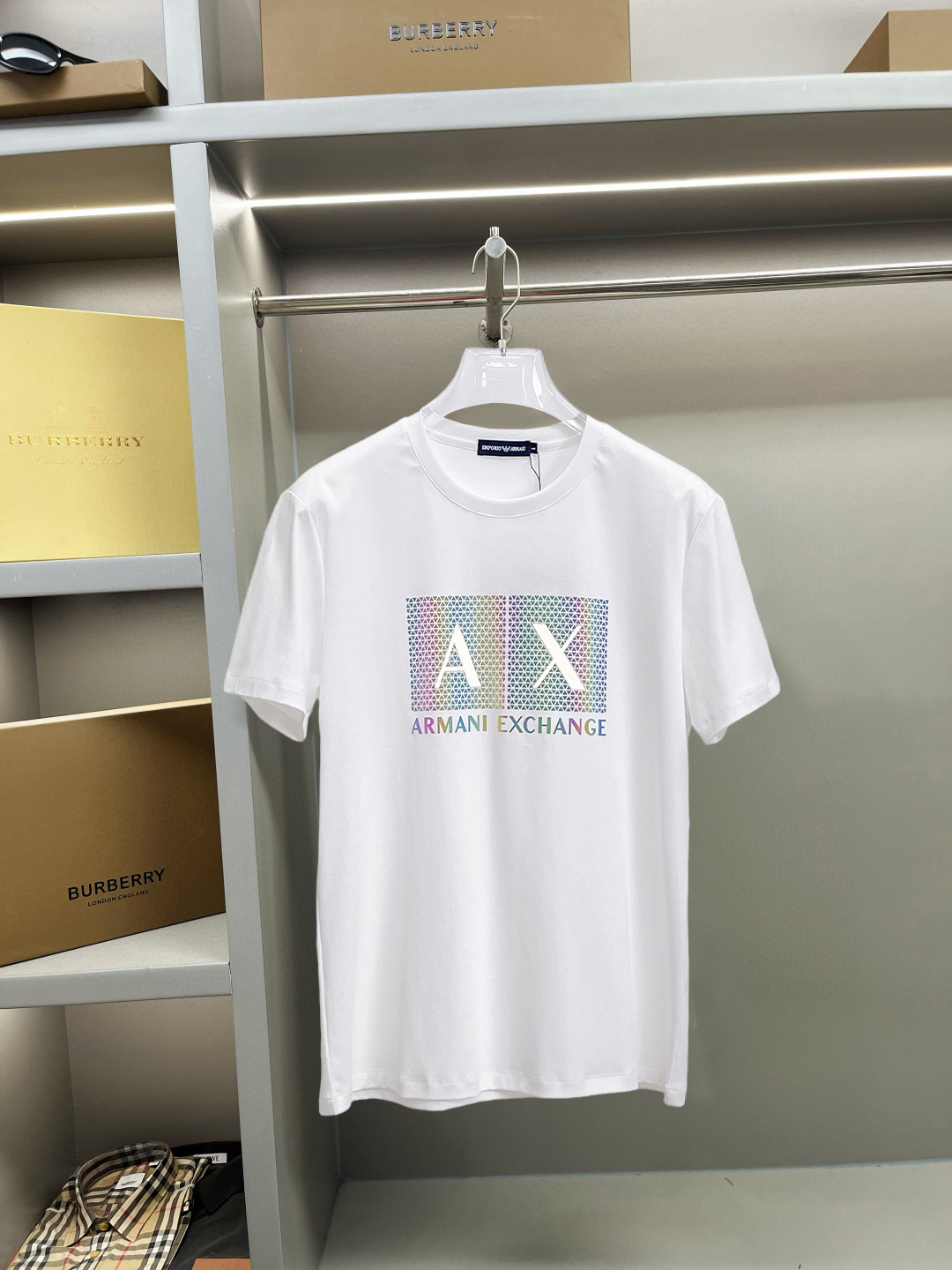 NO:137737,Armani's new spring and summer 2025 new styles in the first counter, the latest short-sleeved round-neck T-shirt, high-end customization, avant-garde and fashionable design!  Brand logo heavy craft design, high-end customized double mercerized fabric, soft feel, comfortable to wear, exquisite counter-level car line, fine workmanship, invincible and handsome upper body effect!  A must-have item for handsome men!  Gospel of Fatty--- Code number M-4XL (maximum 4XL wearable kilogram), Armani, T-shirt,tees, t-shirt,alexander wang19860909阿玛尼 2025春夏新款首发专柜最新款短袖圆领T恤 高端订制 设计前卫时尚！品牌logo重工艺设计 高端定制双丝光面料.手感柔软.穿着舒适.专柜级别精致车线.做工精细.上身效果无敌帅气！型男必备单品！胖子福音-- 码数 M-4XL(最大4XL可穿斤),,armani,T-shirt,tees，t-shirt,alexander wang,Men's clothing