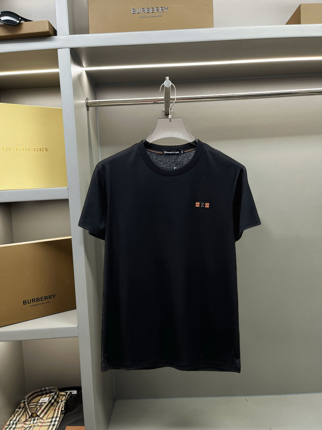 NO:137774,Jenia's new spring and summer new style first-time counter has the latest short-sleeved round-neck T-shirt with high-end customization and avant-garde and fashionable design!  Brand logo heavy craft design, high-end customized double mercerized fabric, soft feel, comfortable to wear, exquisite counter-level car line, fine workmanship, invincible and handsome upper body effect!  A must-have item for handsome men!  Fatty Gospel-- Code Number M-4XL (maximum 4XL can wear 210 catties), zegna, T-shirt,tees, t-shirt,alexander wang19860909杰尼亚 2025春夏新款首发专柜最新款短袖圆领T恤 高端订制 设计前卫时尚！品牌logo重工艺设计 高端定制双丝光面料.手感柔软.穿着舒适.专柜级别精致车线.做工精细.上身效果无敌帅气！型男必备单品！胖子福音-- 码数 M-4XL(最大4XL可穿210斤),,zegna,T-shirt,tees，t-shirt,alexander wang,Men's clothing