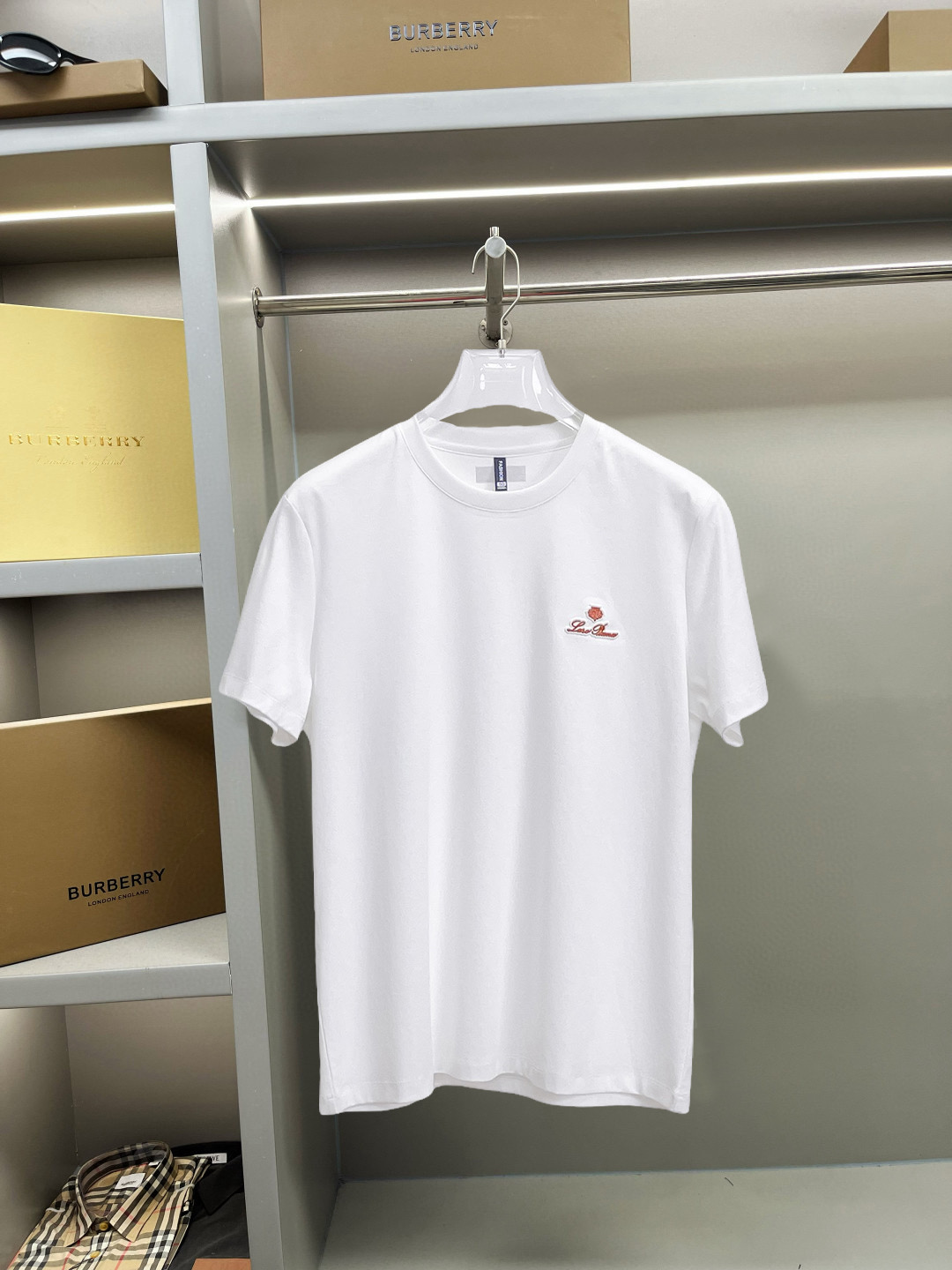 NO:137751,LP Spring and Summer New First-Open Counter Latest Short-sleeved Round Neck T-shirt High-end Customized Design Avant-garde and Fashionable!  Brand logo heavy craft design, high-end customized double mercerized fabric, soft feel, comfortable to wear, exquisite counter-level car line, fine workmanship, invincible and handsome upper body effect!  A must-have item for handsome men!  Fatty Gospel-- Code Number M-4XL (maximum 4XL wearable kilogram), loro piana, T-shirt,tees, t-shirt,alexander wang19860909LP 春夏新款首发专柜最新款短袖圆领T恤 高端订制 设计前卫时尚！品牌logo重工艺设计 高端定制双丝光面料.手感柔软.穿着舒适.专柜级别精致车线.做工精细.上身效果无敌帅气！型男必备单品！胖子福音-- 码数 M-4XL(最大4XL可穿斤),,loro piana,T-shirt,tees，t-shirt,alexander wang,Men's clothing