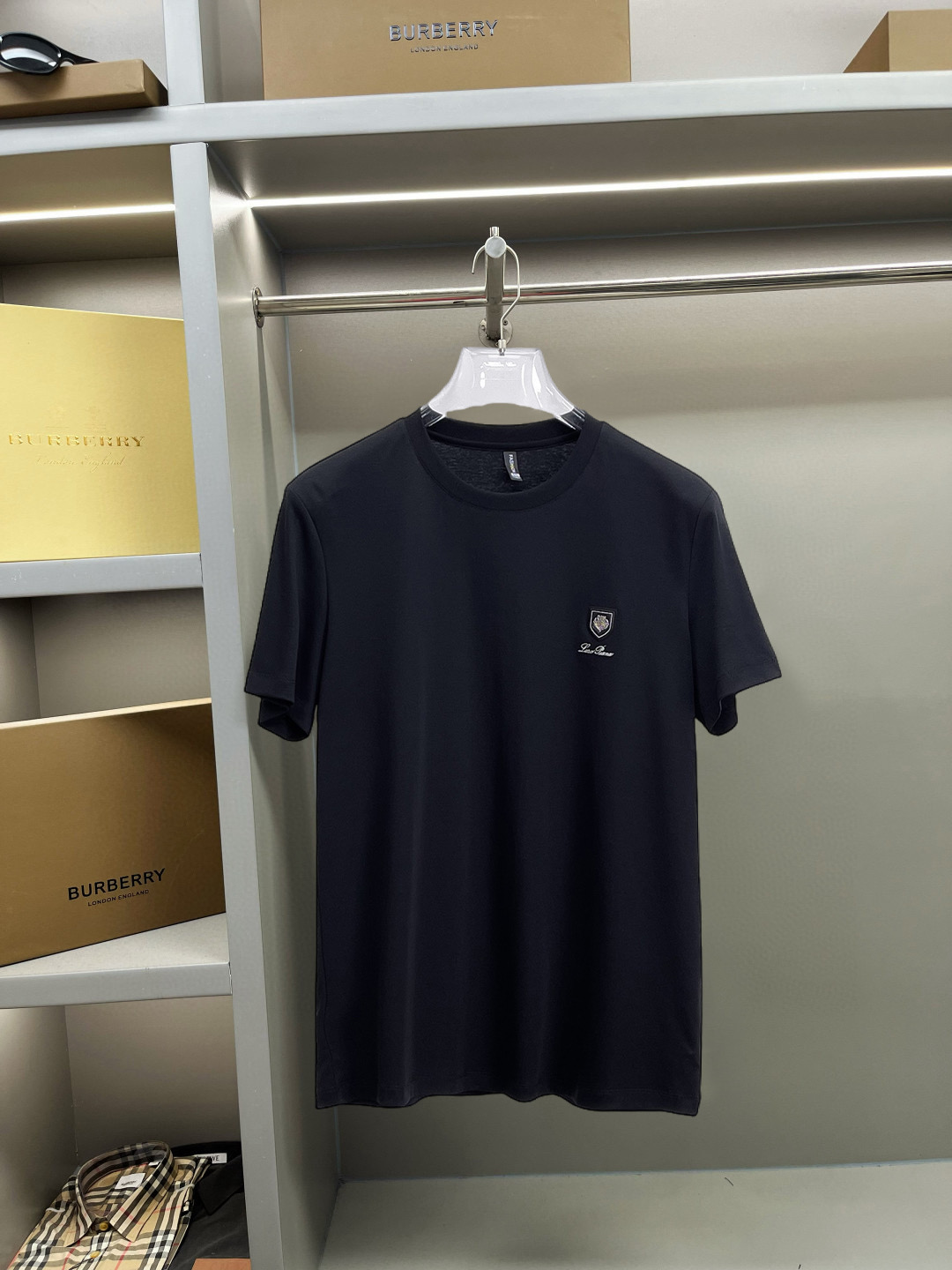 NO:137760,LP Spring and Summer New First-Open Counter Latest Short-sleeved Round Neck T-shirt High-end Customized Design Avant-garde and Fashionable!  Brand logo heavy craft design, high-end customized double mercerized fabric, soft feel, comfortable to wear, exquisite counter-level car line, fine workmanship, invincible and handsome upper body effect!  A must-have item for handsome men!  Fatty Gospel-- Code Number M-4XL (maximum 4XL wearable kilogram), loro piana, T-shirt,tees, t-shirt,alexander wang19860909LP 春夏新款首发专柜最新款短袖圆领T恤 高端订制 设计前卫时尚！品牌logo重工艺设计 高端定制双丝光面料.手感柔软.穿着舒适.专柜级别精致车线.做工精细.上身效果无敌帅气！型男必备单品！胖子福音-- 码数 M-4XL(最大4XL可穿斤),,loro piana,T-shirt,tees，t-shirt,alexander wang,Men's clothing