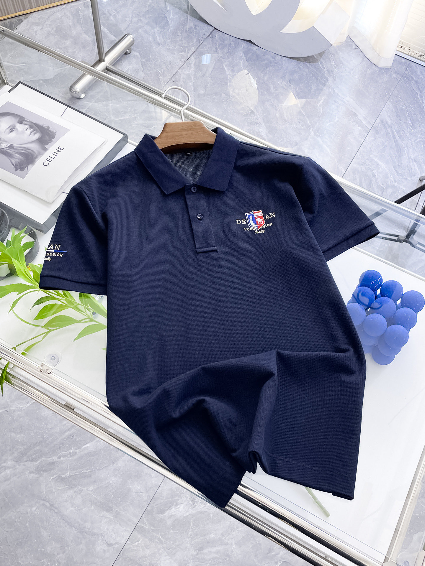 NO:449108,Paul High-end Business White-collar workers are a must-have item for individuals in the unit!  Seizure-free pressed gel ice silk casual business short-sleeved Polo, technology fabric, ice silk traceless, very good body feel, smooth feel and great texture!  Good elasticity, no sense of restraint, the fabric has its own breathable mesh, moisture absorption and sweating, quick drying and keeping it dry, small lapel placket-breasted design, showing a straight posture, not soft pedal, simple style, can be used for business and leisure, highly recommended!  High-elastic ice silk, the touch is as smooth as jade silk, clean and neat, and elegant and gentlemanly. The high-end materials are the key to the fabric, the quality control must be used. The feel is extremely delicate and smooth, the fabric has a good gloss and upper body skeleton feel, so we can greet mature and quality men's clothing!  Sweat in summer and dry instantly, a brand new experience Business commuting and leisure M-4XL, T-shirt, alexander wang19860909保罗 高端商务 白领 单位人士必入单品！ 无痕压胶冰丝休闲商务短袖Polo,科技面料,冰丝无痕,体感非常棒,手感顺滑质感很棒！弹性好,无任何束缚感,面料自带透气网孔,吸湿排汗,速干保持干爽,小翻领门襟排扣设计,展露挺拔姿态,不软踏,简约款式,商务休闲都可驾驭,强烈推荐！高弹冰丝,触感堪比玉蚕丝一样丝滑,干净利落,儒雅绅士风度.高级材质,重点就是面料上,品控的必上,手感极其细腻光滑,面料光泽感和上身骨架感好,打招成熟品质男装！夏天出汗秒干,全新体验 商务通勤休闲 M-4XL,,T-shirt,alexander wang,Men's clothing