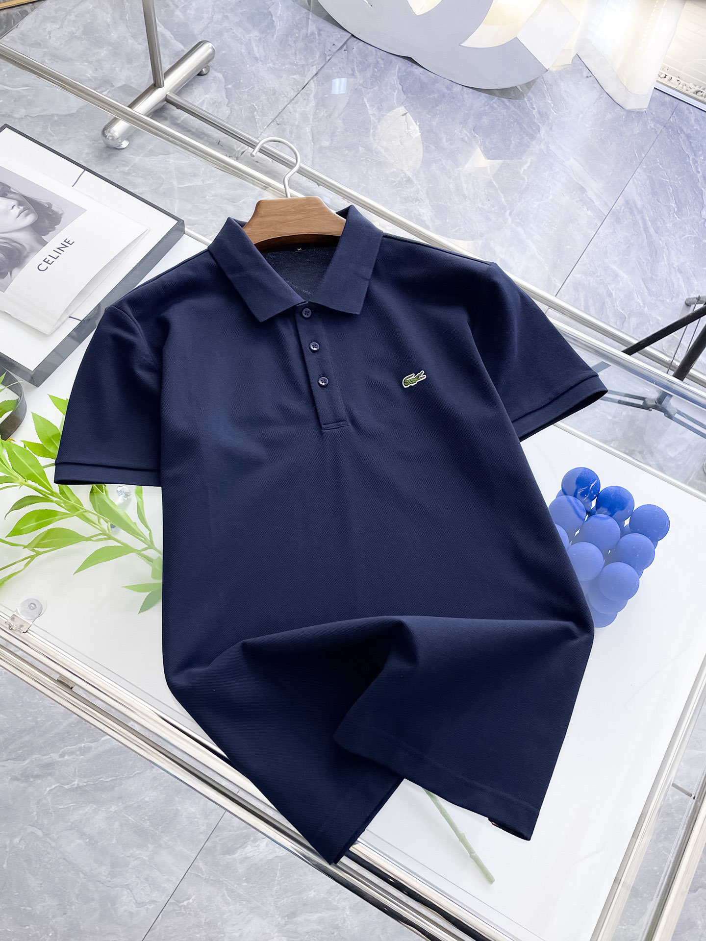 NO:449100,Crocodile, high-end business, white-collar workers, must-have items for individuals in the unit!  Seizure-free pressed gel ice silk casual business short-sleeved Polo, technology fabric, ice silk traceless, very good body feel, smooth feel and great texture!  Good elasticity, no sense of restraint, the fabric has its own breathable mesh, moisture absorption and sweating, quick drying and keeping it dry, small lapel placket-breasted design, showing a straight posture, not soft pedal, simple style, can be used for business and leisure, highly recommended!  High-elastic ice silk, the touch is as smooth as jade silk, clean and neat, and elegant and gentlemanly. The high-end materials are the key to the fabric, the quality control must be used. The feel is extremely delicate and smooth, the fabric has a good gloss and upper body skeleton feel, so we can greet mature and quality men's clothing!  Sweat in summer and dry instantly, a brand new experience Business commuting and leisure M-4XL, T-shirt, alexander wang19860909鳄鱼 高端商务 白领 单位人士必入单品！ 无痕压胶冰丝休闲商务短袖Polo,科技面料,冰丝无痕,体感非常棒,手感顺滑质感很棒！弹性好,无任何束缚感,面料自带透气网孔,吸湿排汗,速干保持干爽,小翻领门襟排扣设计,展露挺拔姿态,不软踏,简约款式,商务休闲都可驾驭,强烈推荐！高弹冰丝,触感堪比玉蚕丝一样丝滑,干净利落,儒雅绅士风度.高级材质,重点就是面料上,品控的必上,手感极其细腻光滑,面料光泽感和上身骨架感好,打招成熟品质男装！夏天出汗秒干,全新体验 商务通勤休闲 M-4XL,,T-shirt,alexander wang,Men's clothing