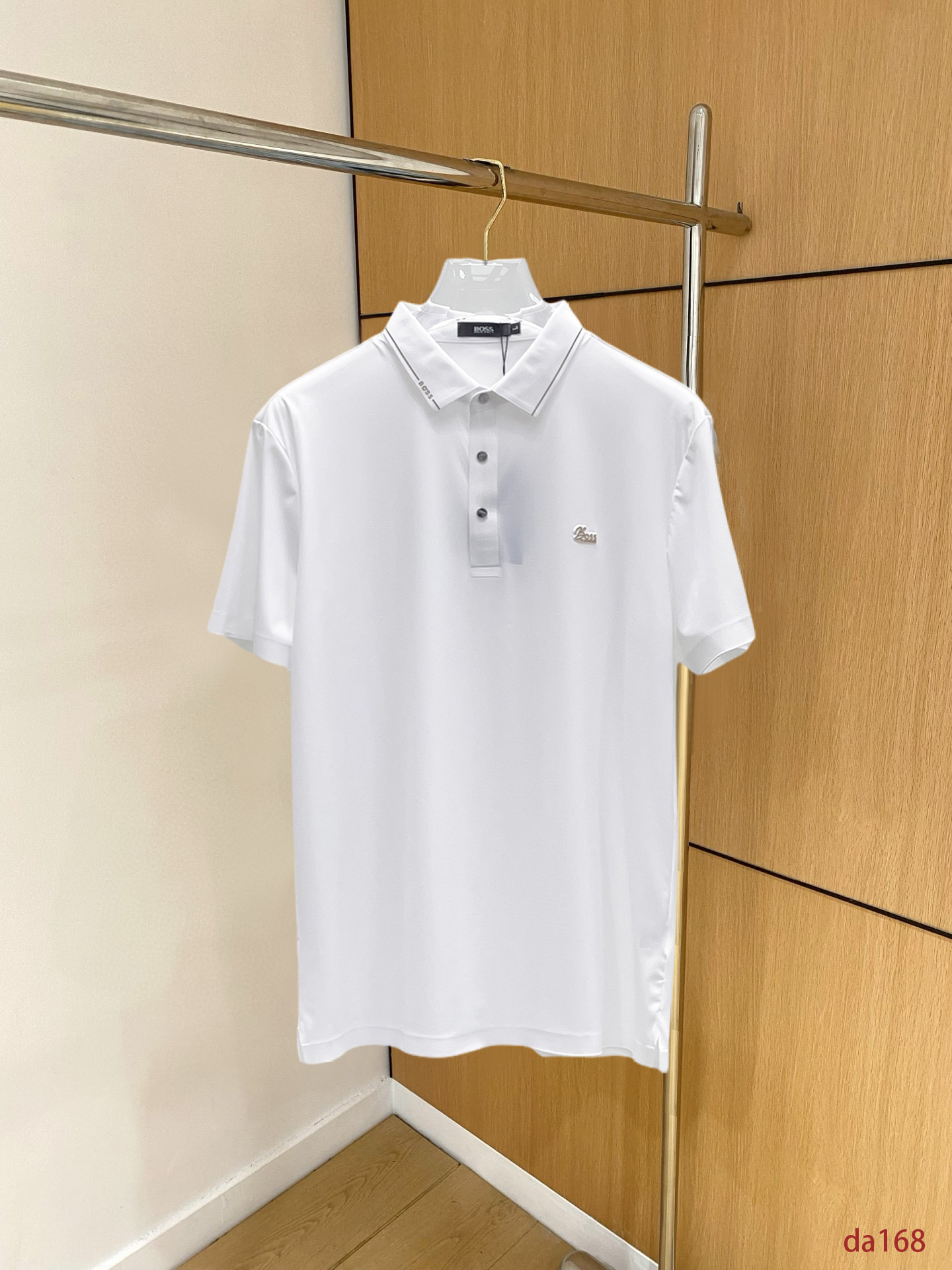 NO:439485,BOSS High-end Business White-collar workers are a must-have item for individuals in the unit!  Seizure-free pressed gel ice silk casual business short-sleeved Polo, technology fabric, ice silk traceless, very good body feel, smooth feel and great texture!  Good elasticity, no sense of restraint, the fabric has its own breathable mesh, moisture absorption and sweating, quick drying and keeping it dry, small lapel placket-breasted design, showing a straight posture, not soft pedal, simple style, can be used for business and leisure, highly recommended!  High-elastic ice silk, the touch is as smooth as jade silk, clean and neat, and elegant and gentlemanly. The high-end materials are the key to the fabric, the quality control must be used. The feel is extremely delicate and smooth, the fabric has a good gloss and upper body skeleton feel, so we can greet mature and quality men's clothing!  Sweat in summer and dry instantly, a brand new experience Business commuting and leisure M-4XL, T-shirt, alexander wang19860909BOSS 高端商务 白领 单位人士必入单品！ 无痕压胶冰丝休闲商务短袖Polo,科技面料,冰丝无痕,体感非常棒,手感顺滑质感很棒！弹性好,无任何束缚感,面料自带透气网孔,吸湿排汗,速干保持干爽,小翻领门襟排扣设计,展露挺拔姿态,不软踏,简约款式,商务休闲都可驾驭,强烈推荐！高弹冰丝,触感堪比玉蚕丝一样丝滑,干净利落,儒雅绅士风度.高级材质,重点就是面料上,品控的必上,手感极其细腻光滑,面料光泽感和上身骨架感好,打招成熟品质男装！夏天出汗秒干,全新体验 商务通勤休闲 M-4XL,,T-shirt,alexander wang,Men's clothing