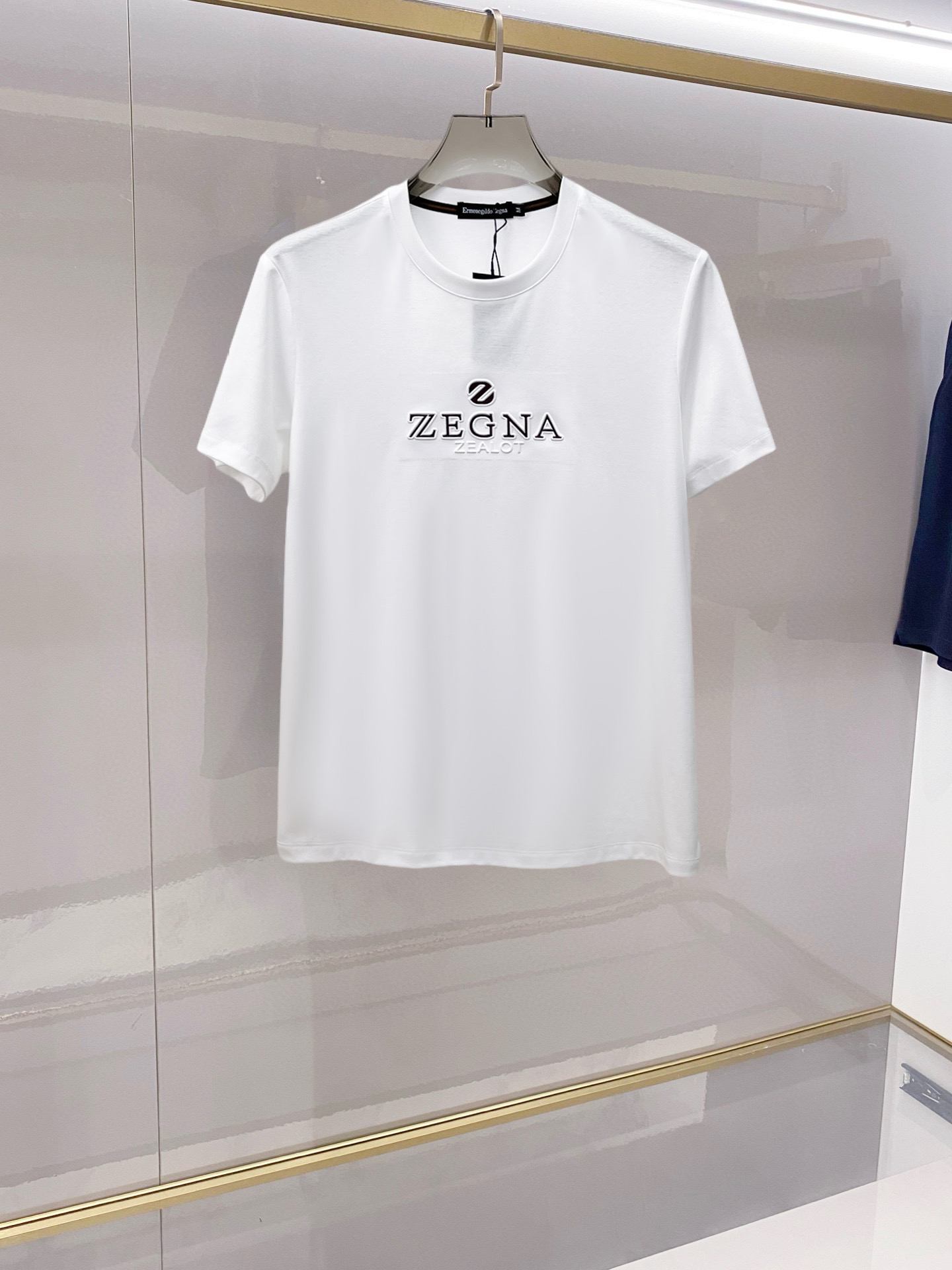Alternative view of T-Shirt 03182
