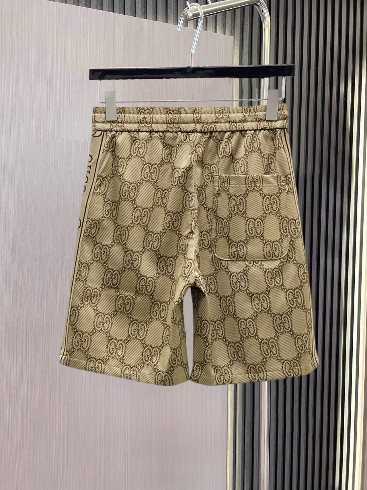 Alternative view of Shorts 04868