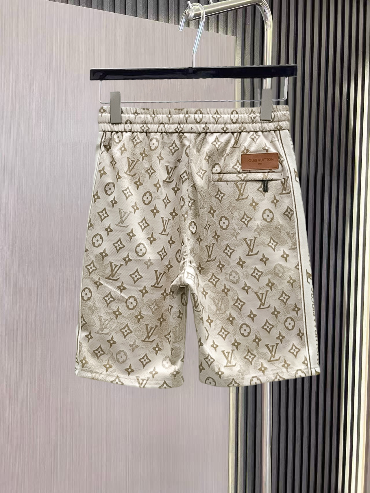 Alternative view of Louis Vuitton Shorts 04865