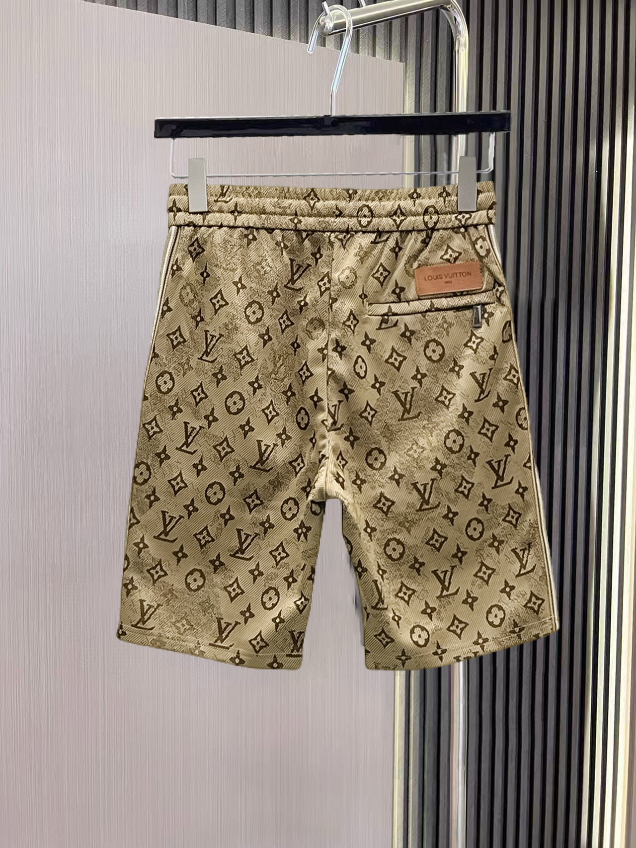 Alternative view of Louis Vuitton Shorts 04862