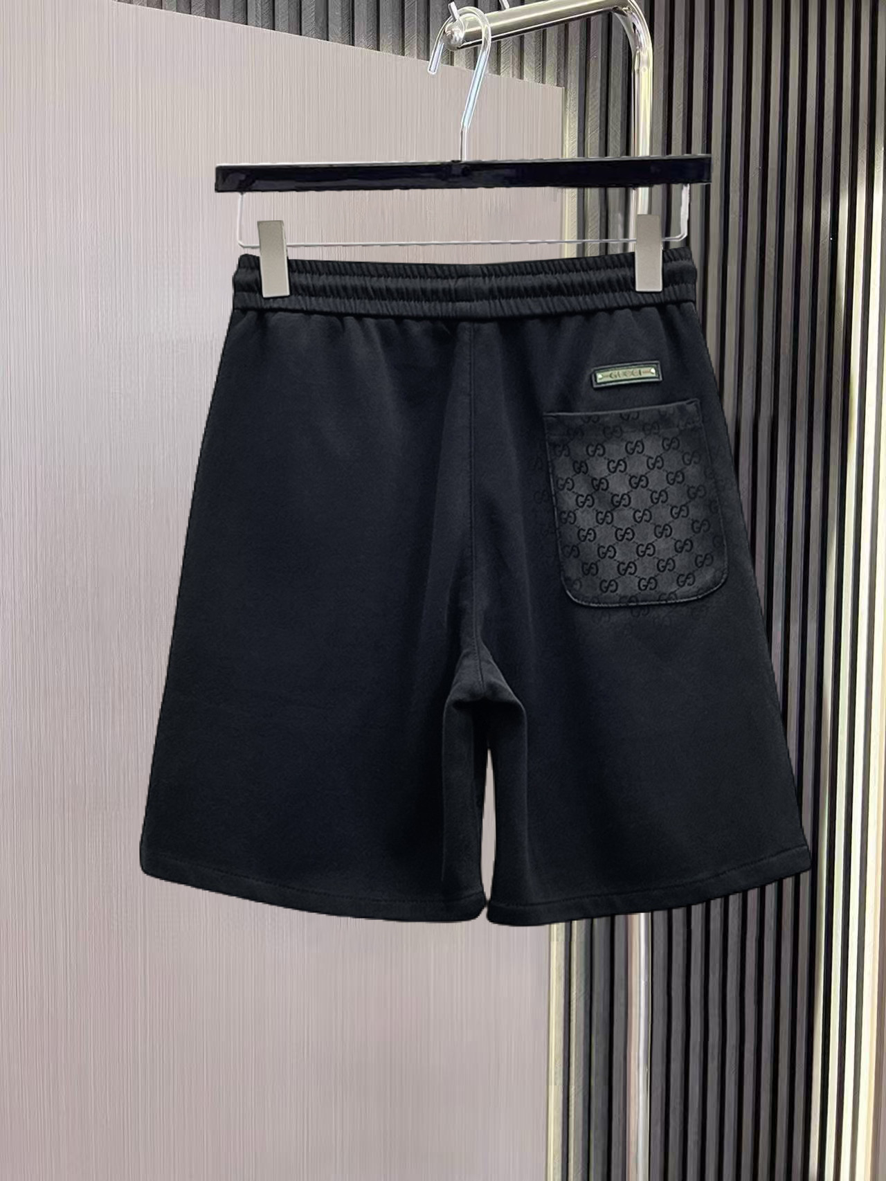 Alternative view of Shorts 04853