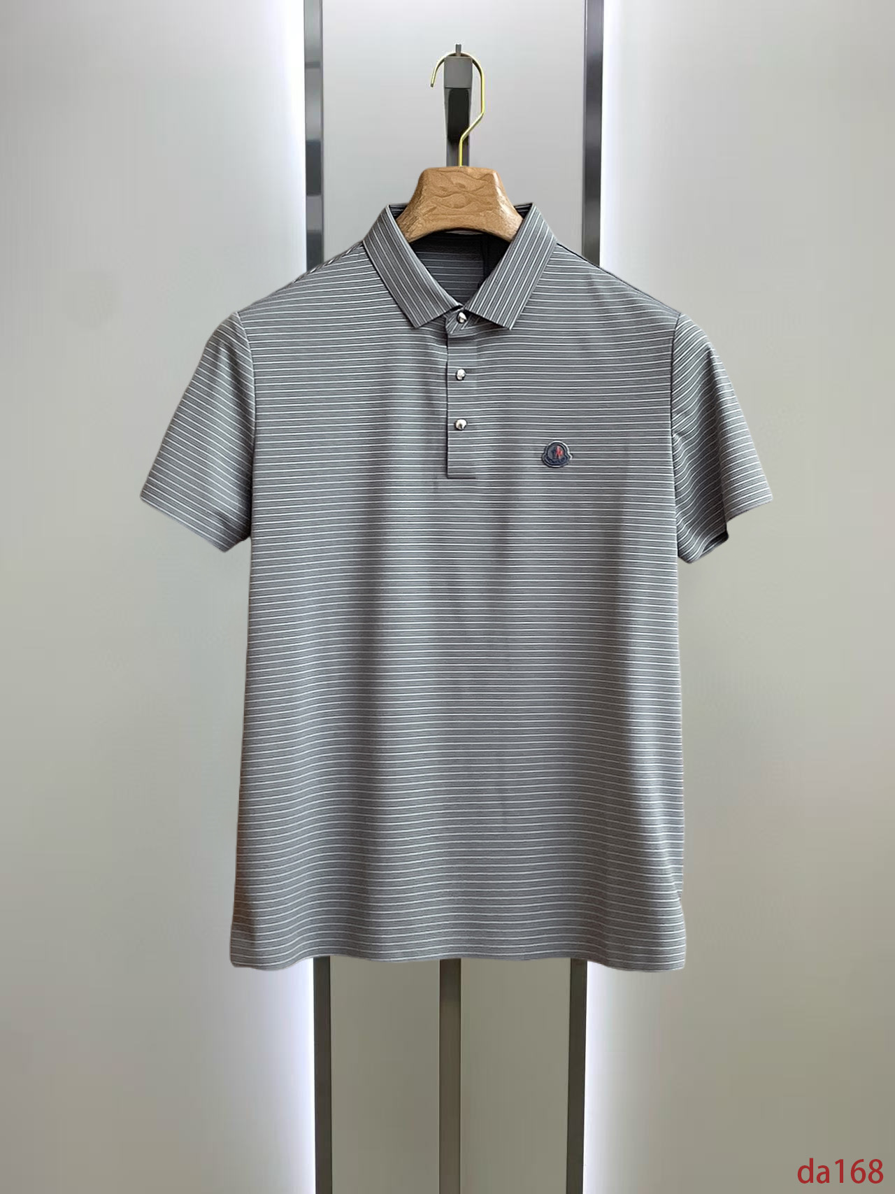 NO:448508,Mask, high-end business, white-collar workers, must-have items for individuals in the unit!  Seal-free pressed glue ice silk casual business short-sleeved shirt, technological fabric, ice silk traceless, very good body feel, smooth feel and great texture!  Good elasticity, no sense of restraint, the fabric has its own breathable mesh, moisture absorption and sweating, quick drying and keeping it dry, small lapel placket-breasted design, showing a straight posture, not soft pedal, simple style, can be used for business and leisure, highly recommended!  High-elastic ice silk, the touch is as smooth as jade silk, clean and neat, and elegant and gentlemanly. The high-end materials are the key to the fabric, the quality control must be used. The feel is extremely delicate and smooth, the fabric has a good gloss and upper body skeleton feel, so we can greet mature and quality men's clothing!  Sweat in summer and dry in seconds, a brand new experience Business commuting and leisure M-4XL, Moncler,shirts,T-shirt,alexander wang19860909蒙口 高端商务 白领 单位人士必入单品！ 无痕压胶冰丝休闲商务短袖衬衫,科技面料,冰丝无痕,体感非常棒,手感顺滑质感很棒！弹性好,无任何束缚感,面料自带透气网孔,吸湿排汗,速干保持干爽,小翻领门襟排扣设计,展露挺拔姿态,不软踏,简约款式,商务休闲都可驾驭,强烈推荐！高弹冰丝,触感堪比玉蚕丝一样丝滑,干净利落,儒雅绅士风度.高级材质,重点就是面料上,品控的必上,手感极其细腻光滑,面料光泽感和上身骨架感好,打招成熟品质男装！夏天出汗秒干,全新体验 商务通勤休闲 M-4XL,,Moncler,shirts,T-shirt,alexander wang,Men's clothing