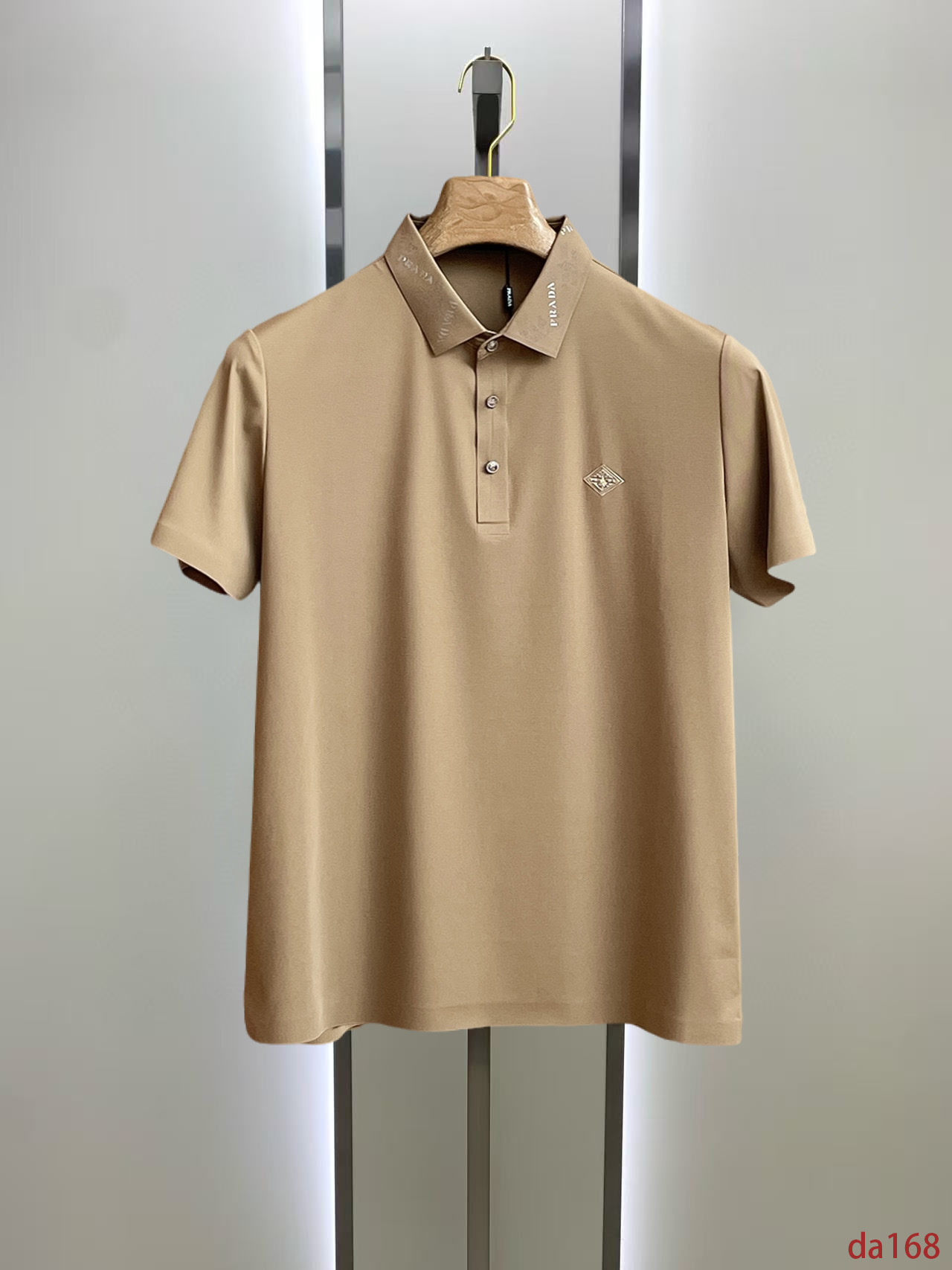 NO:448516,Prada High-end Business White-collar workers are a must-have item for individuals in the unit!  Seal-free pressed glue ice silk casual business short-sleeved shirt, technological fabric, ice silk traceless, very good body feel, smooth feel and great texture!  Good elasticity, no sense of restraint, the fabric has its own breathable mesh, moisture absorption and sweating, quick drying and keeping it dry, small lapel placket-breasted design, showing a straight posture, not soft pedal, simple style, can be used for business and leisure, highly recommended!  High-elastic ice silk, the touch is as smooth as jade silk, clean and neat, and elegant and gentlemanly. The high-end materials are the key to the fabric, the quality control must be used. The feel is extremely delicate and smooth, the fabric has a good gloss and upper body skeleton feel, so we can greet mature and quality men's clothing!  Sweat in summer and dry in seconds, a brand new experience Business commuting and leisure M-4XL, prada,shirts,T-shirt,alexander wang19860909普拉达 高端商务 白领 单位人士必入单品！ 无痕压胶冰丝休闲商务短袖衬衫,科技面料,冰丝无痕,体感非常棒,手感顺滑质感很棒！弹性好,无任何束缚感,面料自带透气网孔,吸湿排汗,速干保持干爽,小翻领门襟排扣设计,展露挺拔姿态,不软踏,简约款式,商务休闲都可驾驭,强烈推荐！高弹冰丝,触感堪比玉蚕丝一样丝滑,干净利落,儒雅绅士风度.高级材质,重点就是面料上,品控的必上,手感极其细腻光滑,面料光泽感和上身骨架感好,打招成熟品质男装！夏天出汗秒干,全新体验 商务通勤休闲 M-4XL,,prada,shirts,T-shirt,alexander wang,Men's clothing