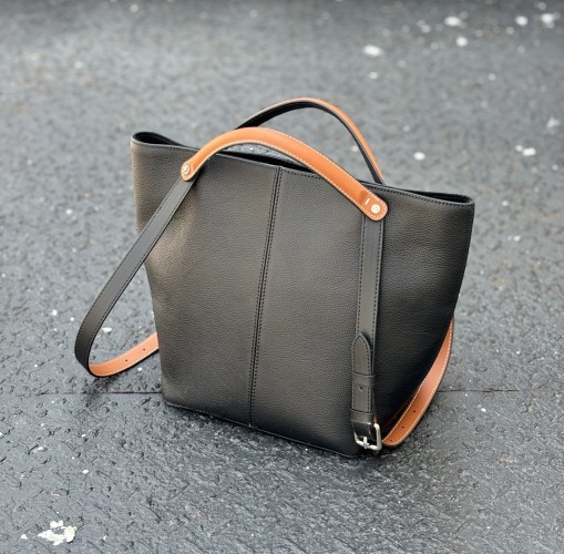 Elegant Black Leather Tote Bag with Adjustable Shoulder Strap, Early Spring 2025 1 Elegant Black Leather Tote Bag with Adjustable Shoulder Strap, Early Spring 2025