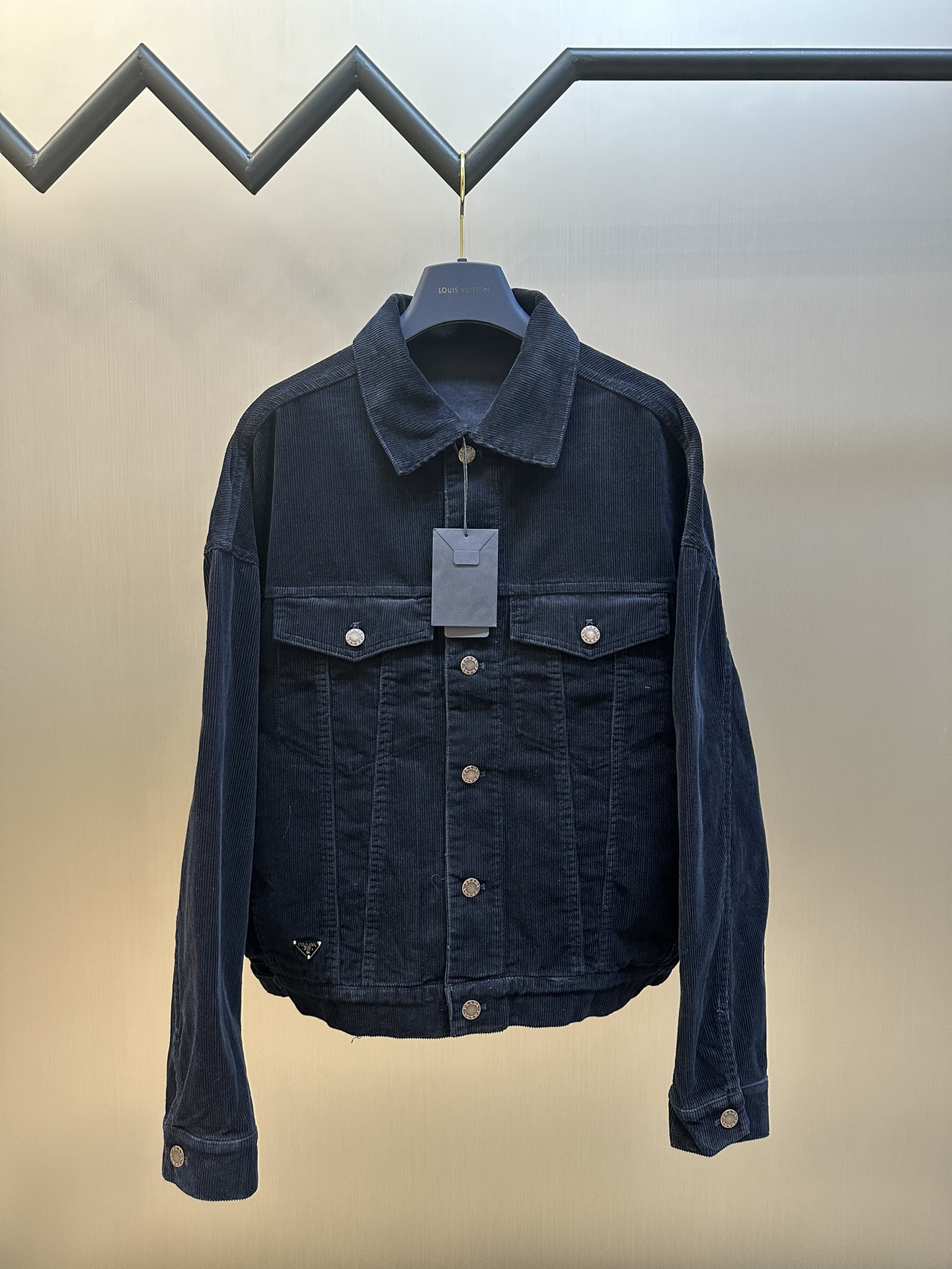 Chaqueta de pana Prada La principal materia prima de pana de alta gama está entretejida con fibra de algodón de alta ca…
