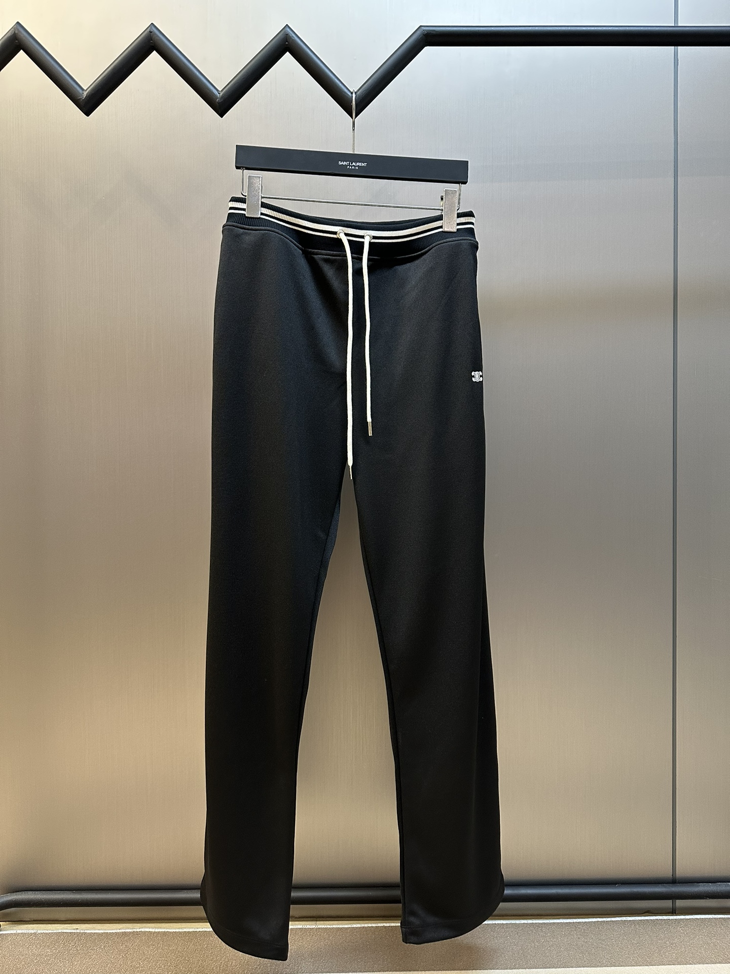 Pantalones de punto de tejido liso de doble cara de Celine. Tejido de punto liso de poliéster de doble cara, …