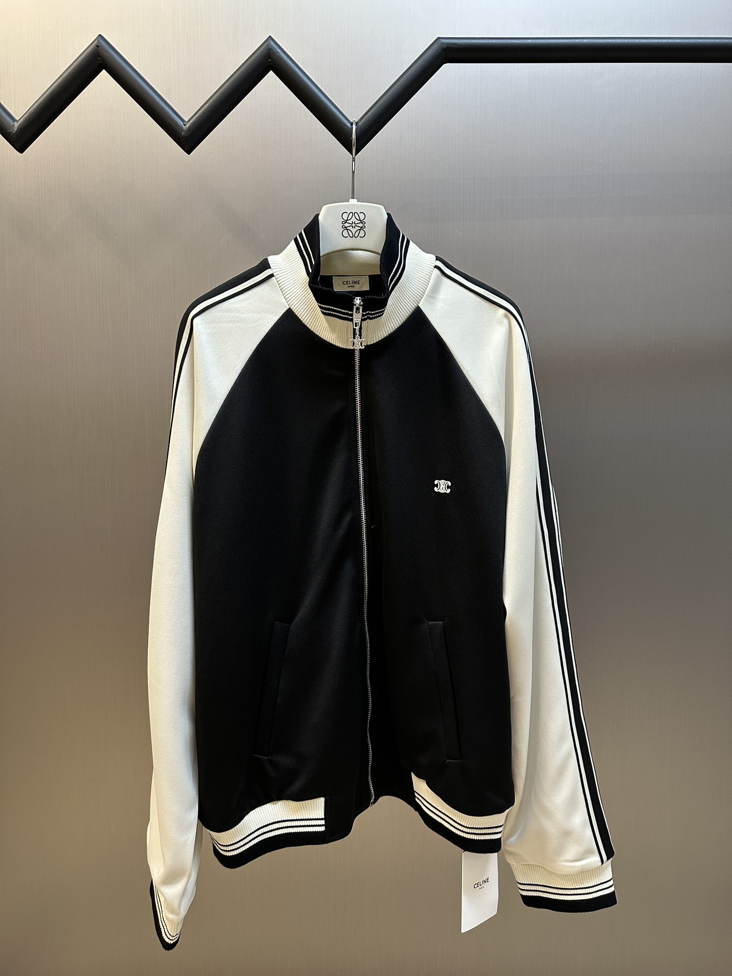 Chaqueta de béisbol bordada con el Arco de Triunfo de Celine. Tejido de satén de doble cara personalizado, fino y suave…