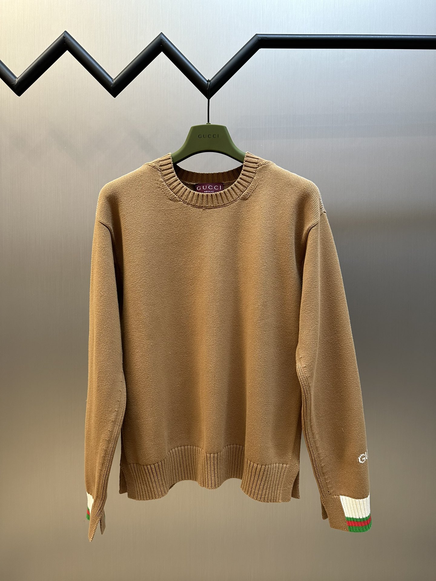 Gucci 美拉德焦糖色圆领毛衣 定织精梳棉(比羊毛还贵的纱线)，日本进口9针技术织毛而成，领口锁眼工艺做到一致，提花部位跟纱线融为一体达到最高级别 size：s m l xl