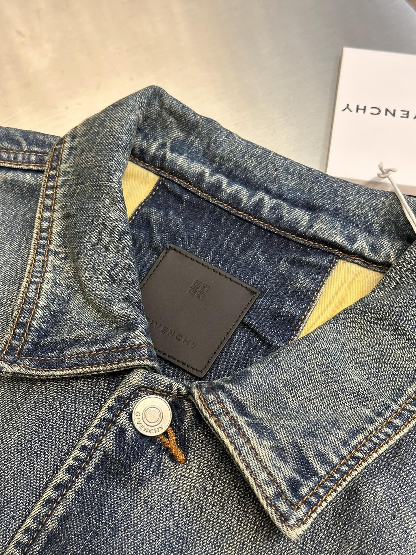 GVC 纪梵希 复古补丁牛仔外套 9