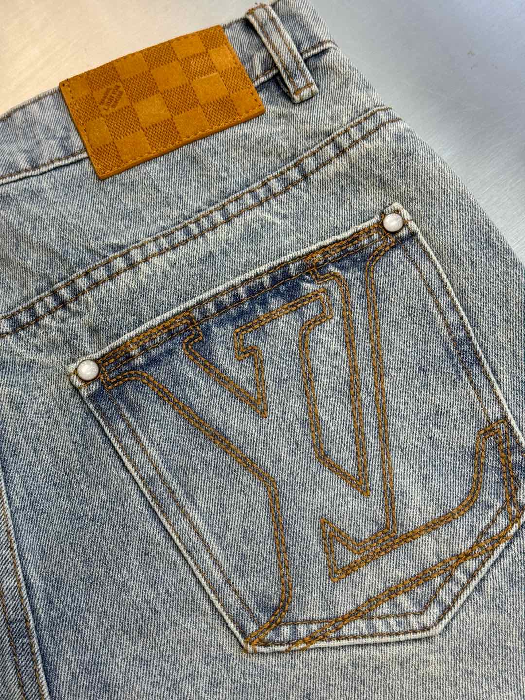 루이비통 남성 바지 136501 Louis Vuitton Pants 썸네일 이미지