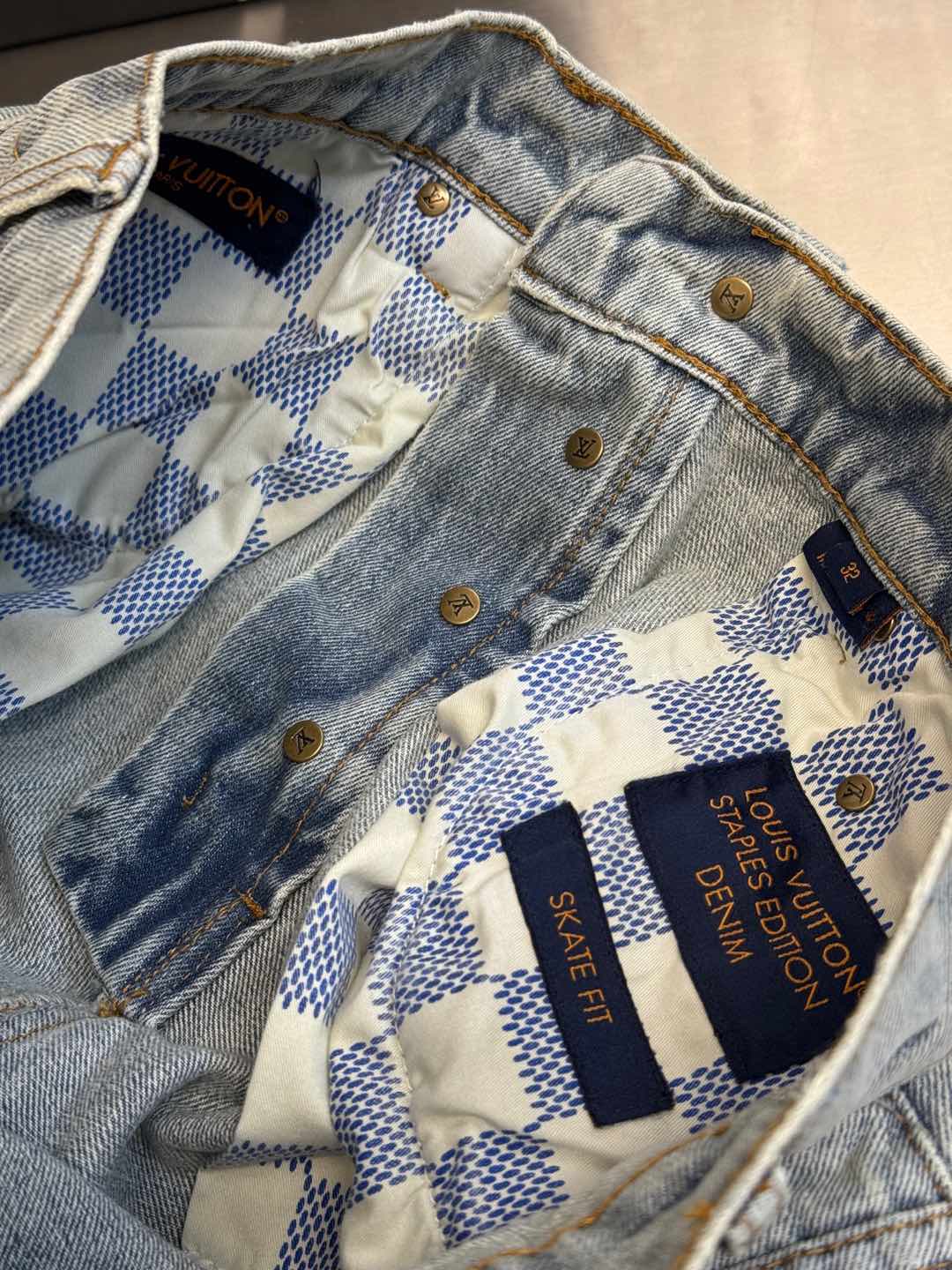 루이비통 남성 바지 136501 Louis Vuitton Pants 썸네일 이미지