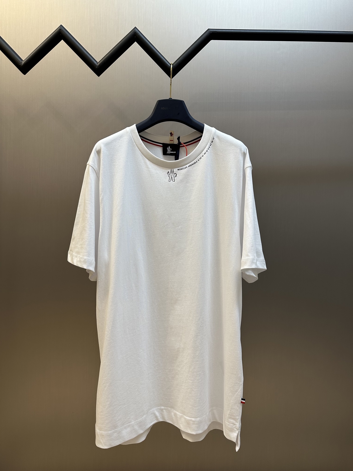 Camiseta de manga corta con logotipo de Moncler. Algodón mercerizado de fibra fina personalizado de alta calidad, con e…