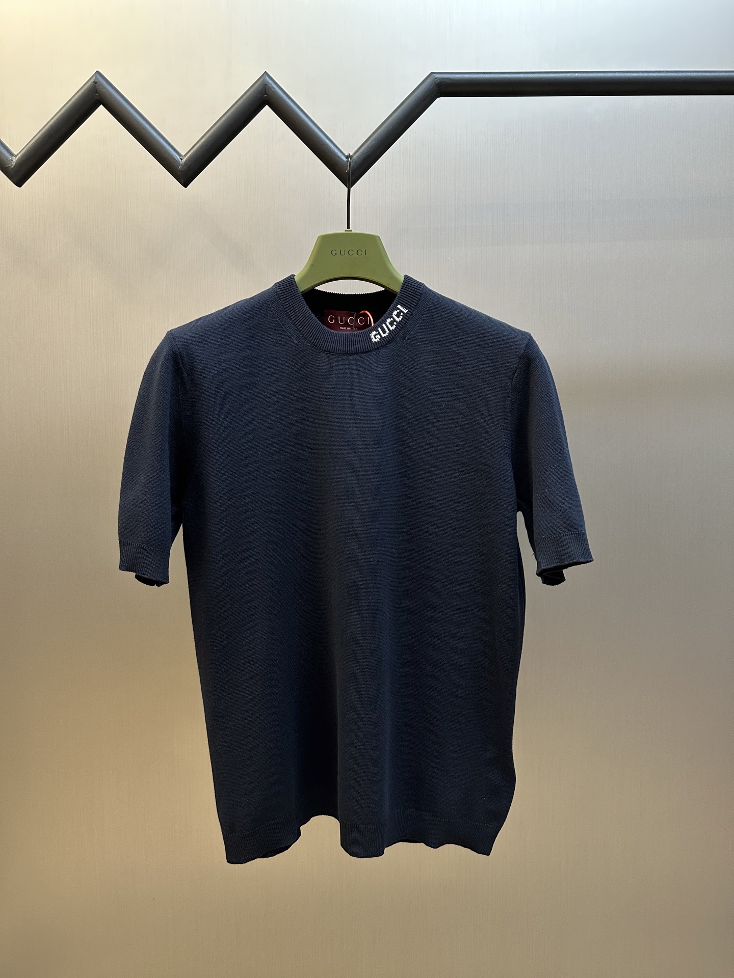 Camiseta de manga corta de punto con intarsia de Gucci, tejido de algodón y viscosa de alta torsión personalizado, de l…