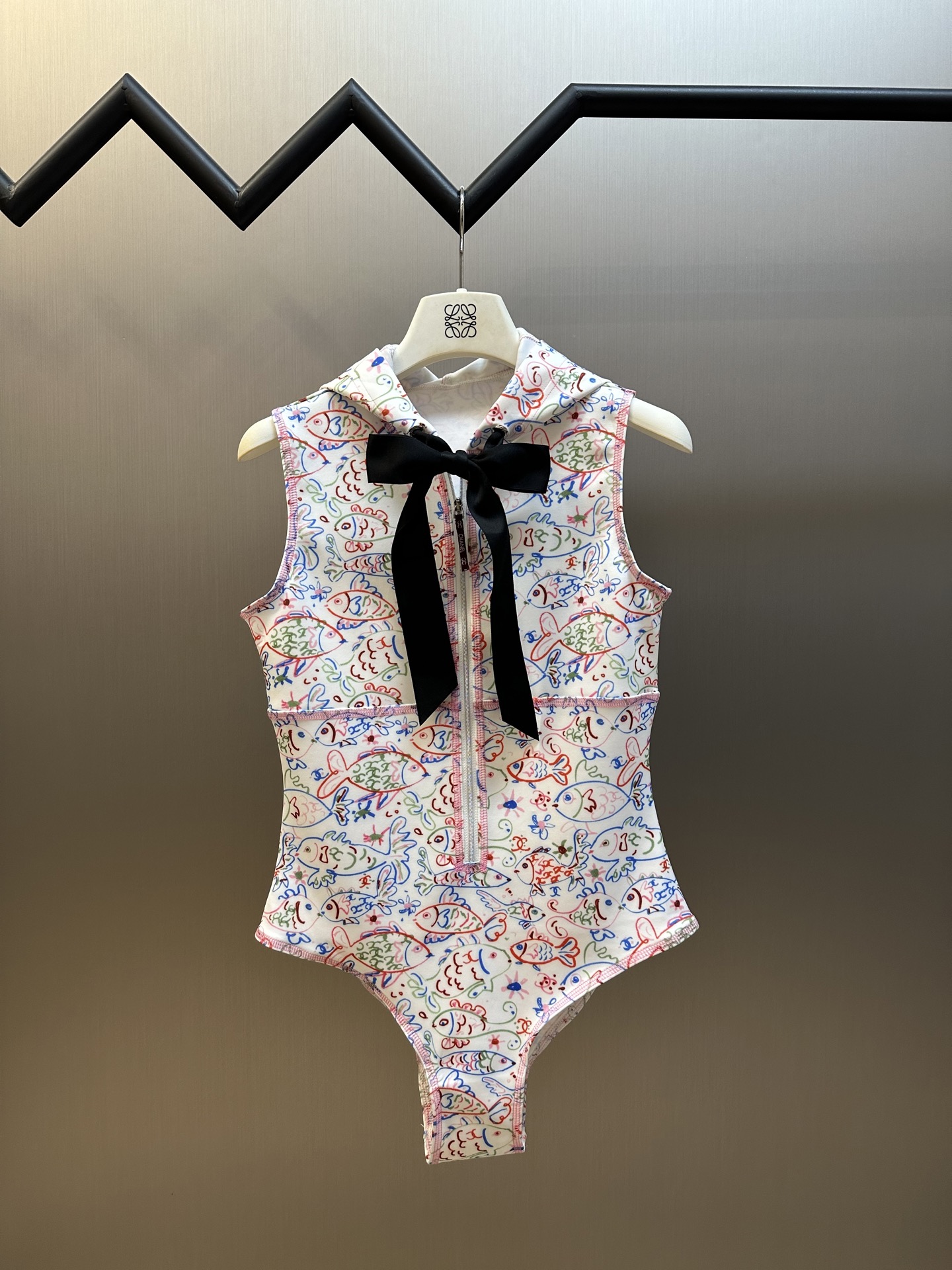 Chanel 25 traje de baño con graffiti (mujer) Este artículo no tiene servicio postventa ‼️ Exploración de agua…