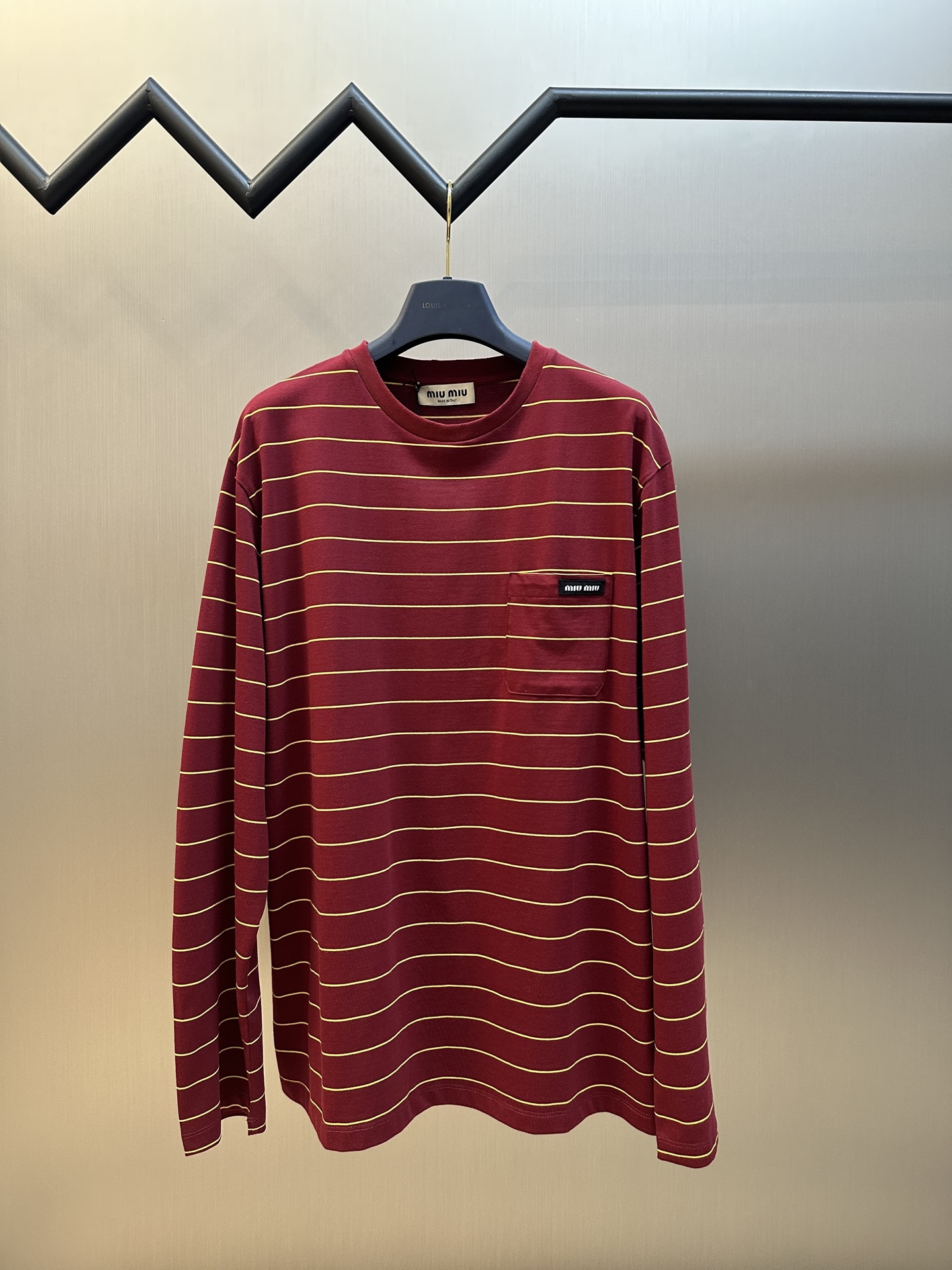 Miu miu jersey de manga larga con cuello redondo y rayas amarillas intercaladas, tejido de punto jacquard de …