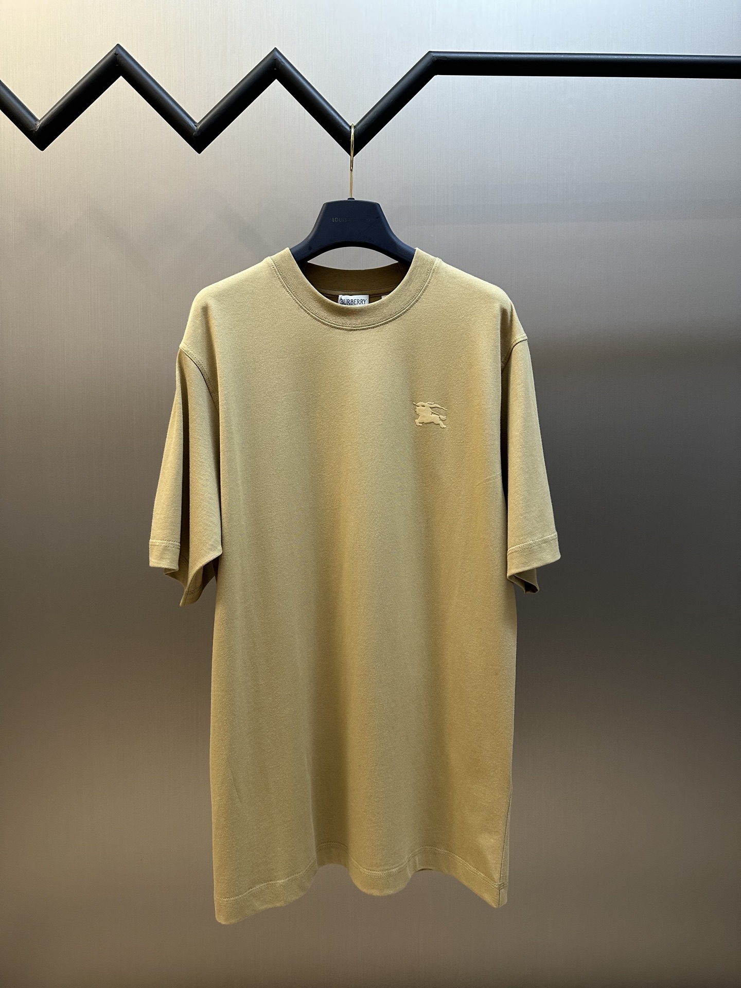 Burberry Round Neck Short Sleeve T-Shirt With Equestrian Knight Design 1 i1743621527825 476 0 0