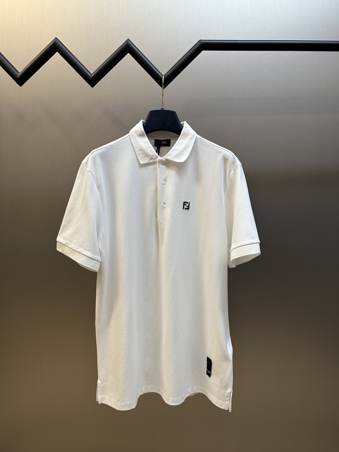 FENDI patch double F logo polo shirt. Made of 40s double-twisted pique fabric, custom flat knitting rib, high-temperatu…