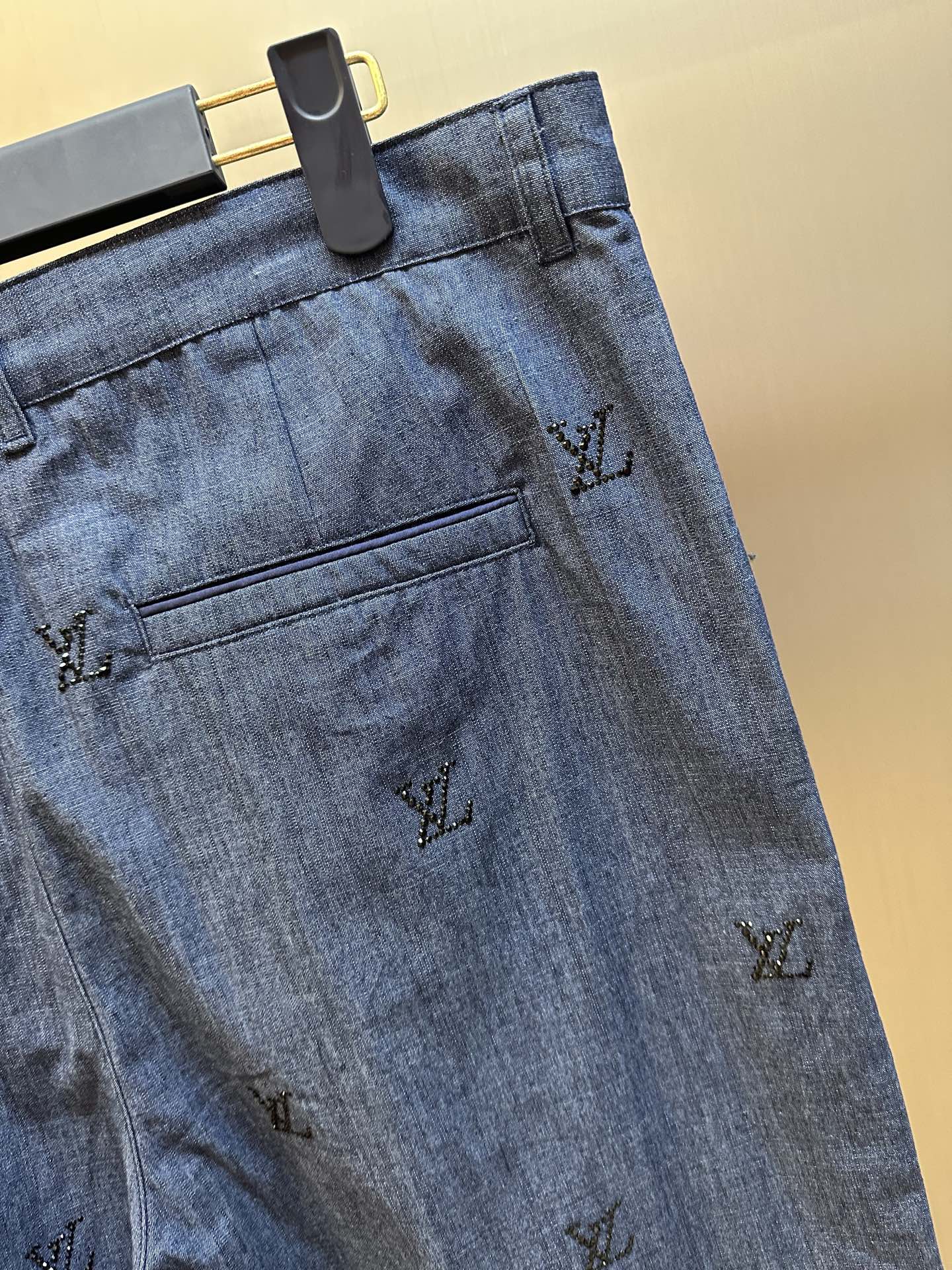 Louis Vuitton Linen Pants with Diamond Embellishments, Casual Denim Jeans 6 i1743915802463 1426 0 4