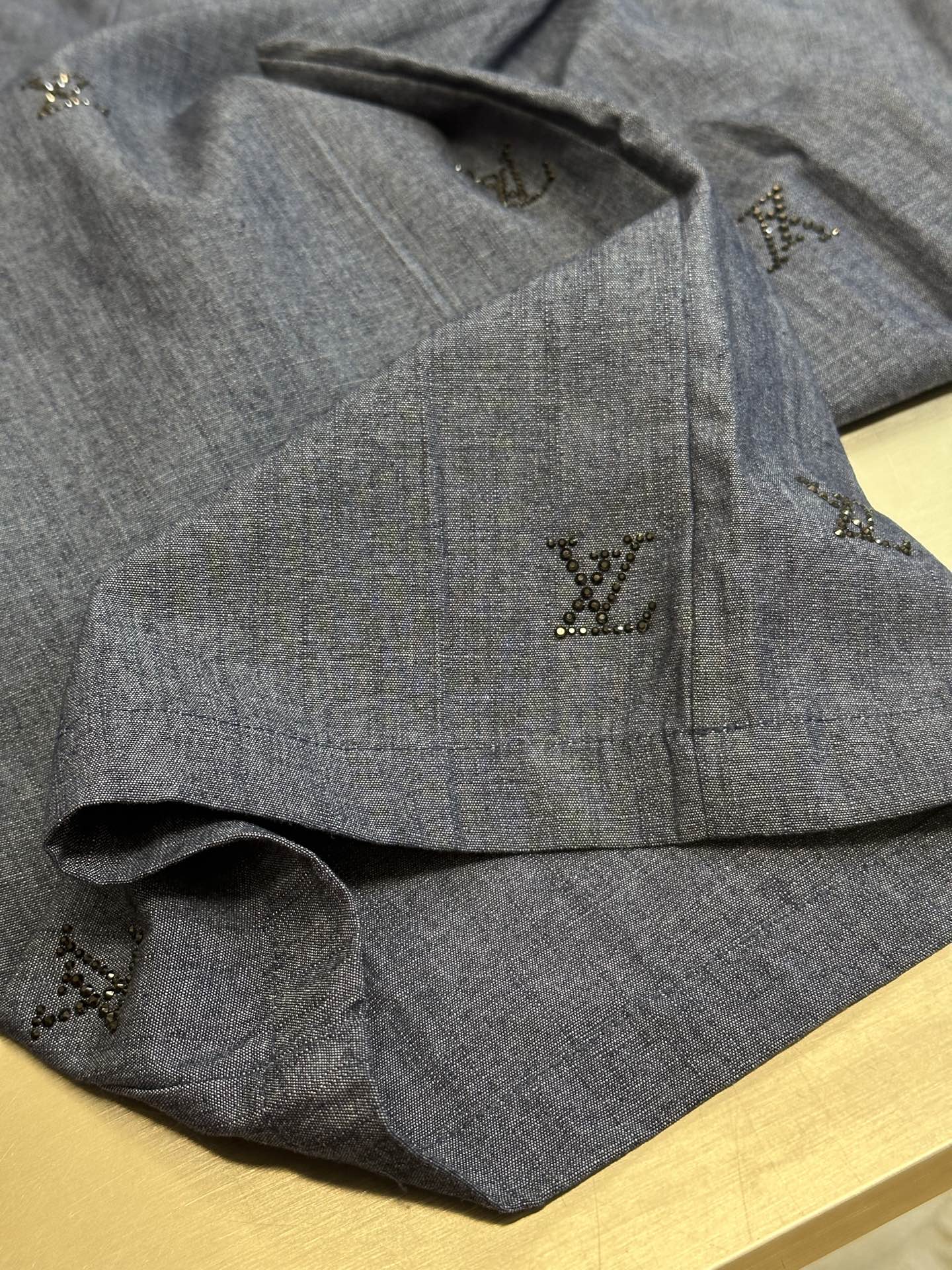Louis Vuitton Linen Pants with Diamond Embellishments, Casual Denim Jeans 9 i1743915803358 8920 0 7
