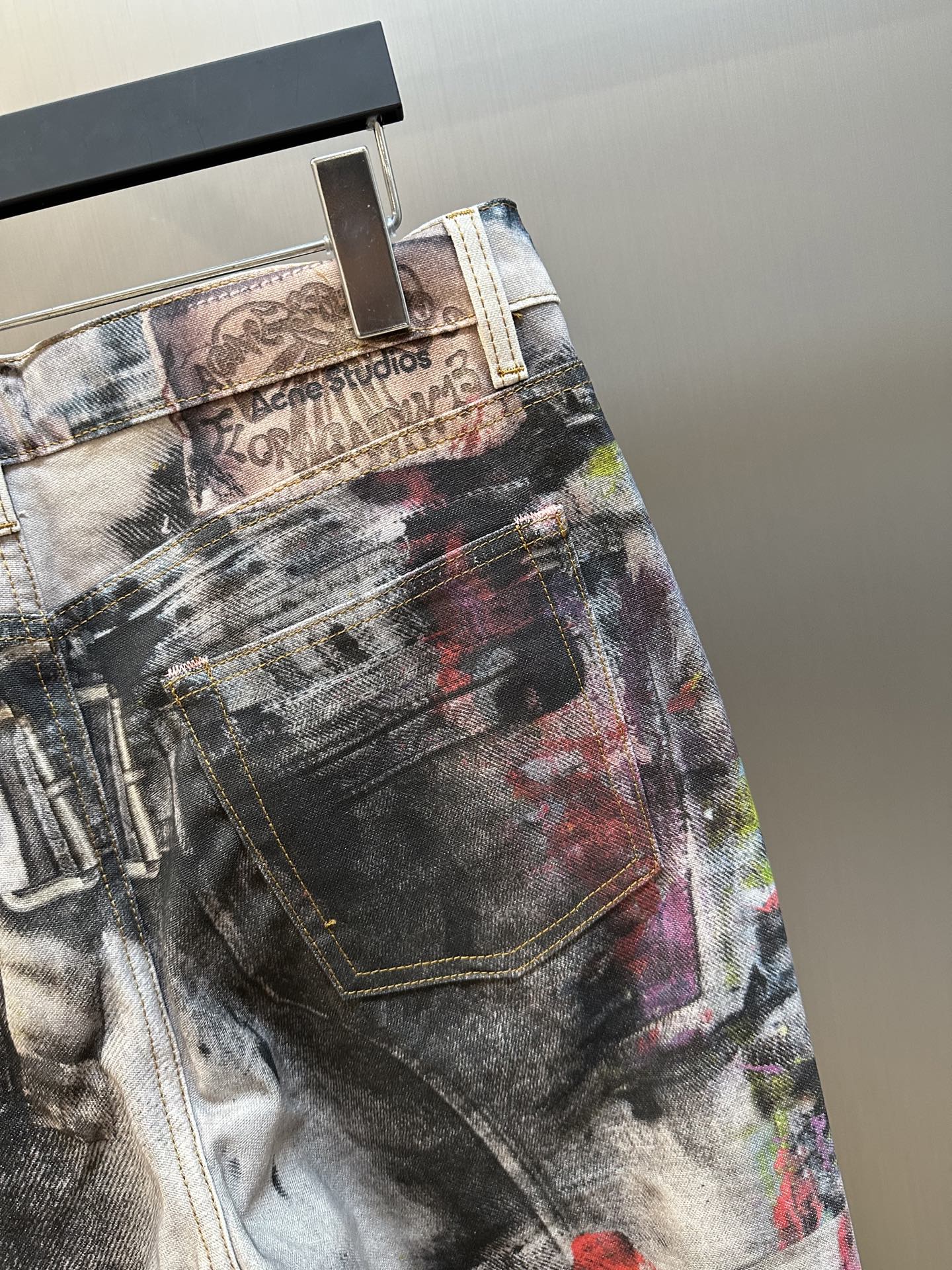 Unique 3D Printed Acne Jeans in Various Sizes - 图片 4
