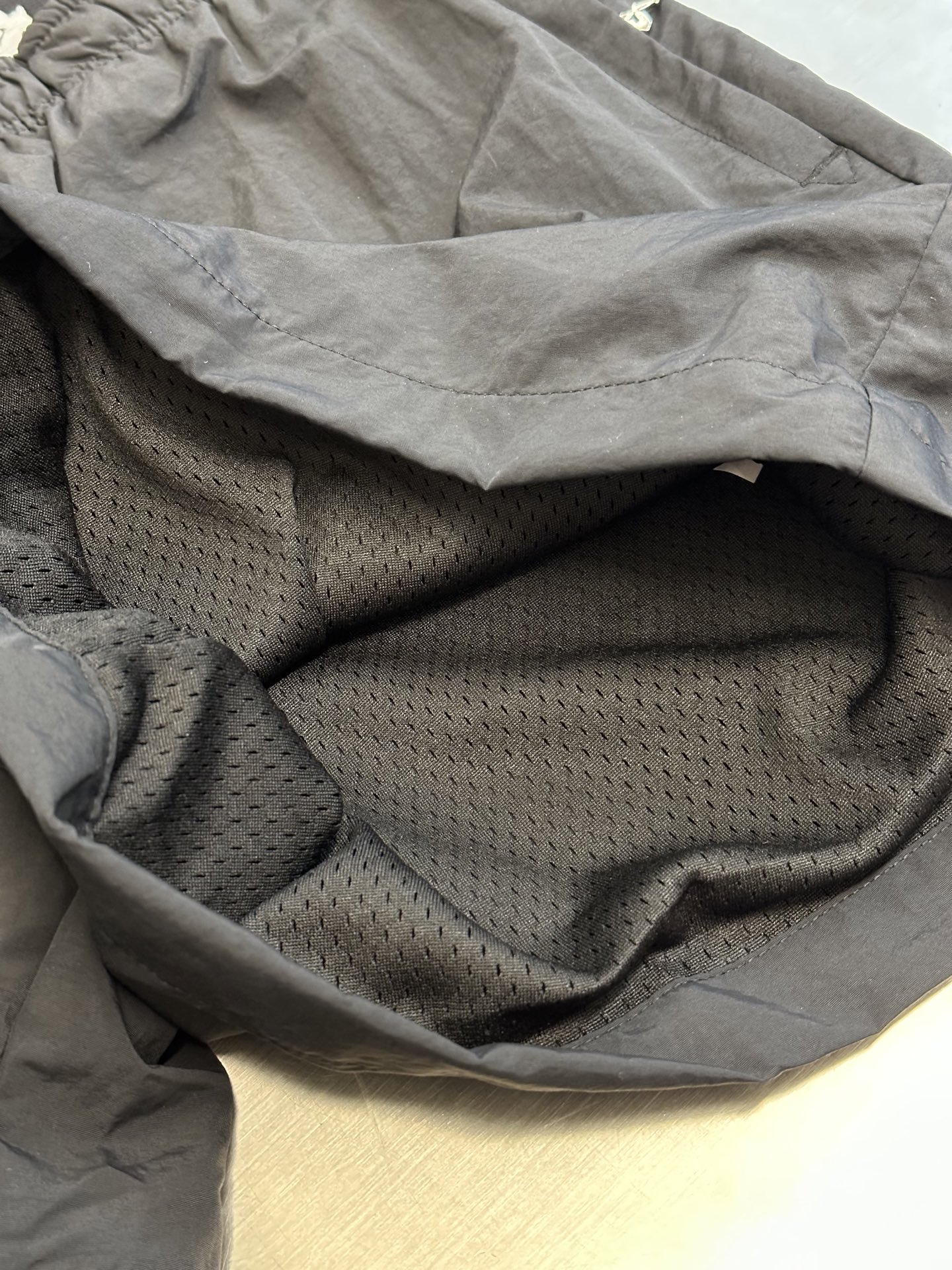 Acne Studios X Kappa Logo Shorts: Customized Silk Fabric with Dynamic Design - 图片 7