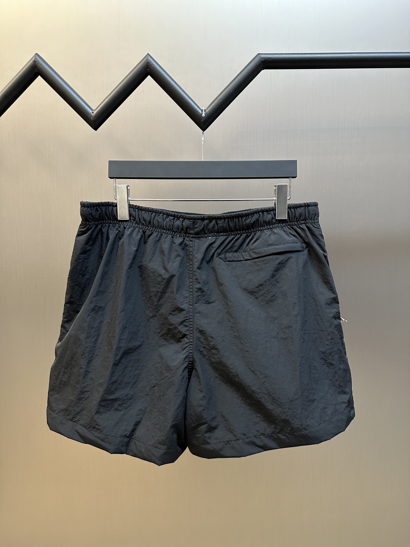 Acne Studios X Kappa Logo Shorts: Customized Silk Fabric with Dynamic Design - 图片 4