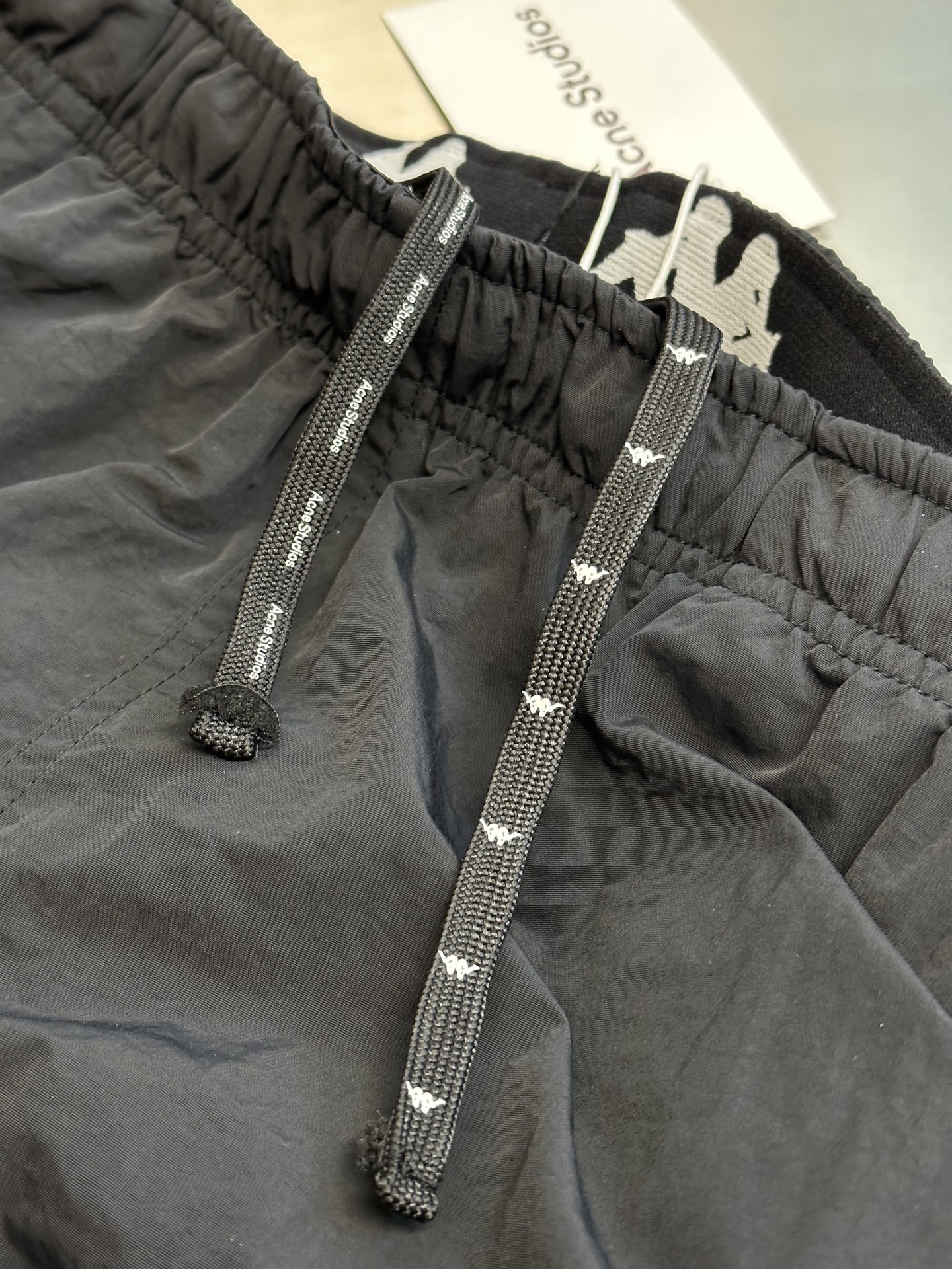 Acne Studios X Kappa Logo Shorts: Customized Silk Fabric with Dynamic Design - 图片 8