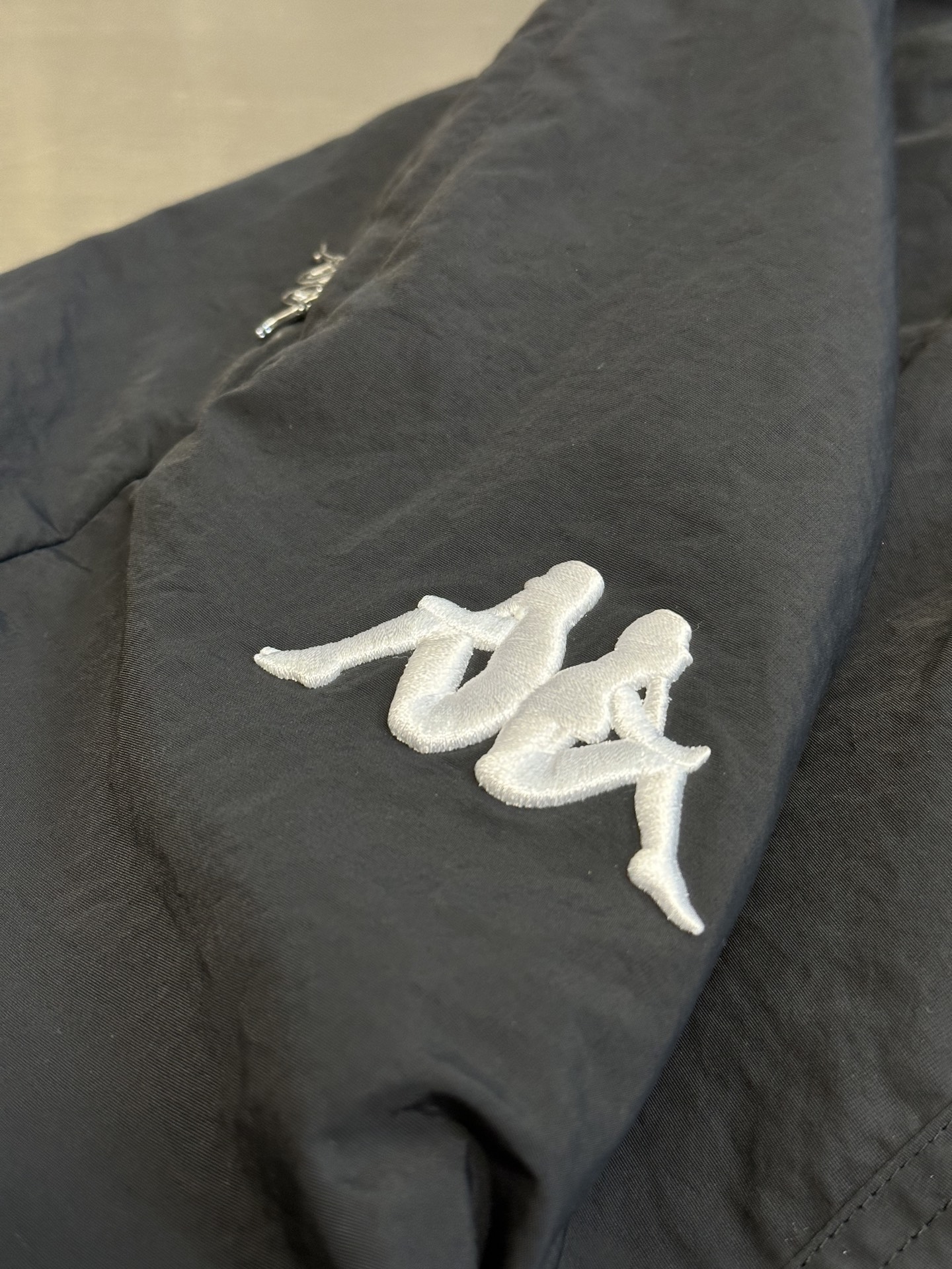 Acne Studios X Kappa Logo Shorts: Customized Silk Fabric with Dynamic Design - 图片 6