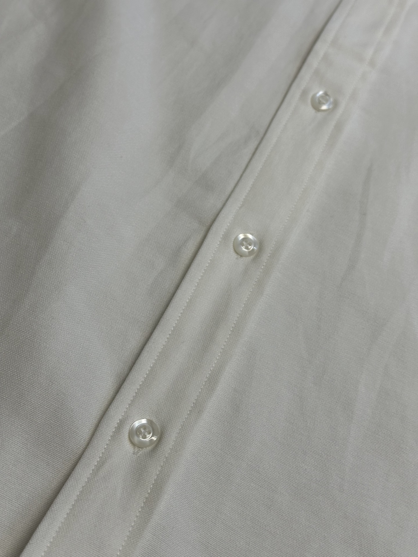 Ami Paris Red Heart Embroidered Oxford Shirt: Precision and Creativity in Every Stitch - 图片 7