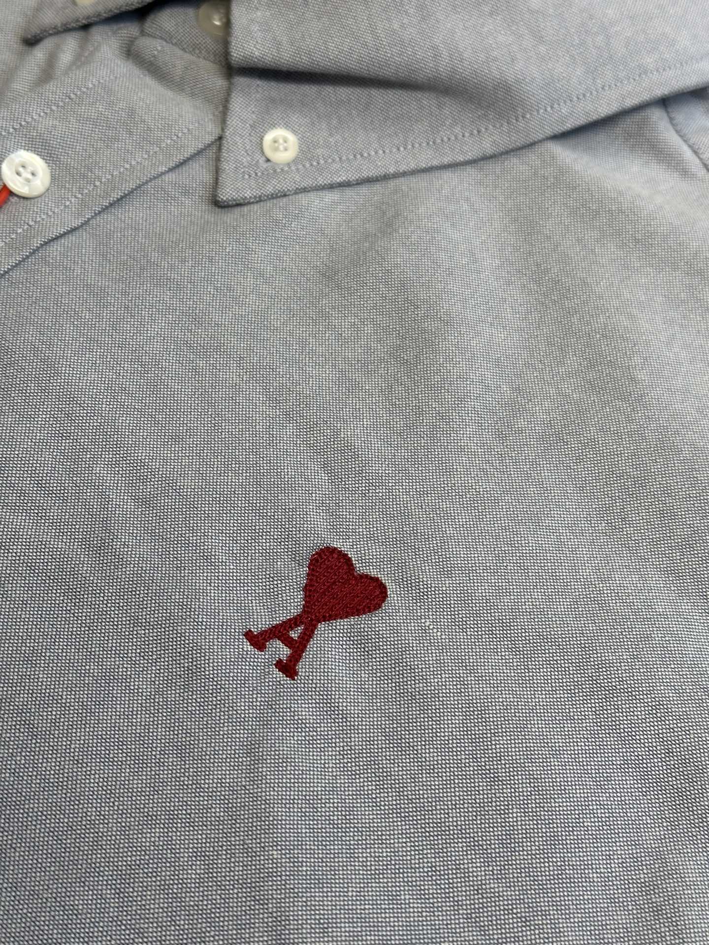 Ami Paris Red Heart Oxford Shirt: Precision Embroidery and Artistic Customization - 图片 6