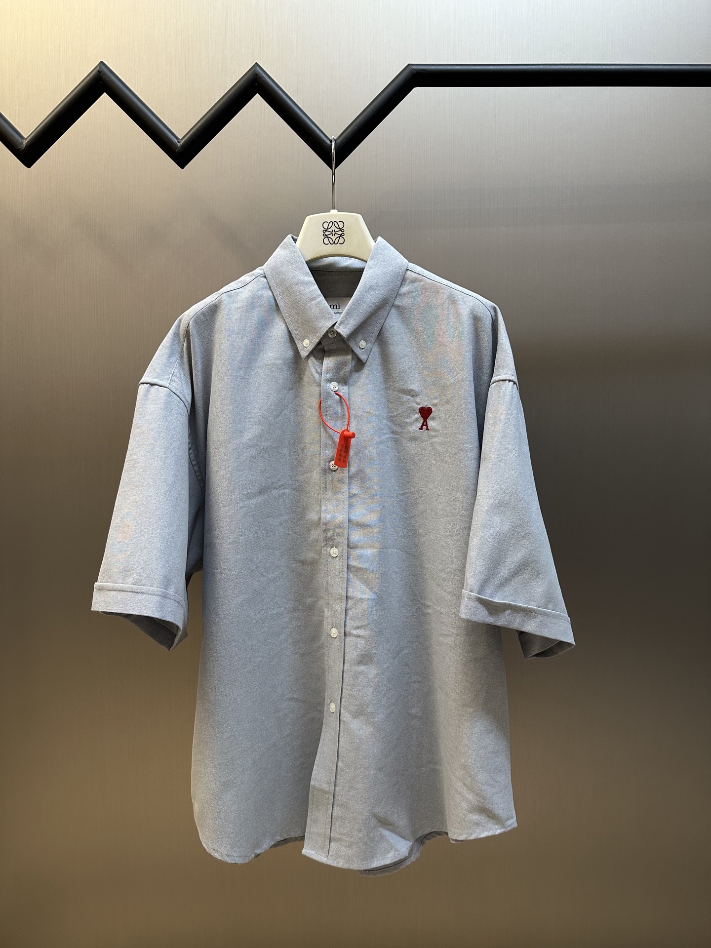 Ami Paris Red Heart Oxford Shirt: Precision Embroidery and Artistic Customization
