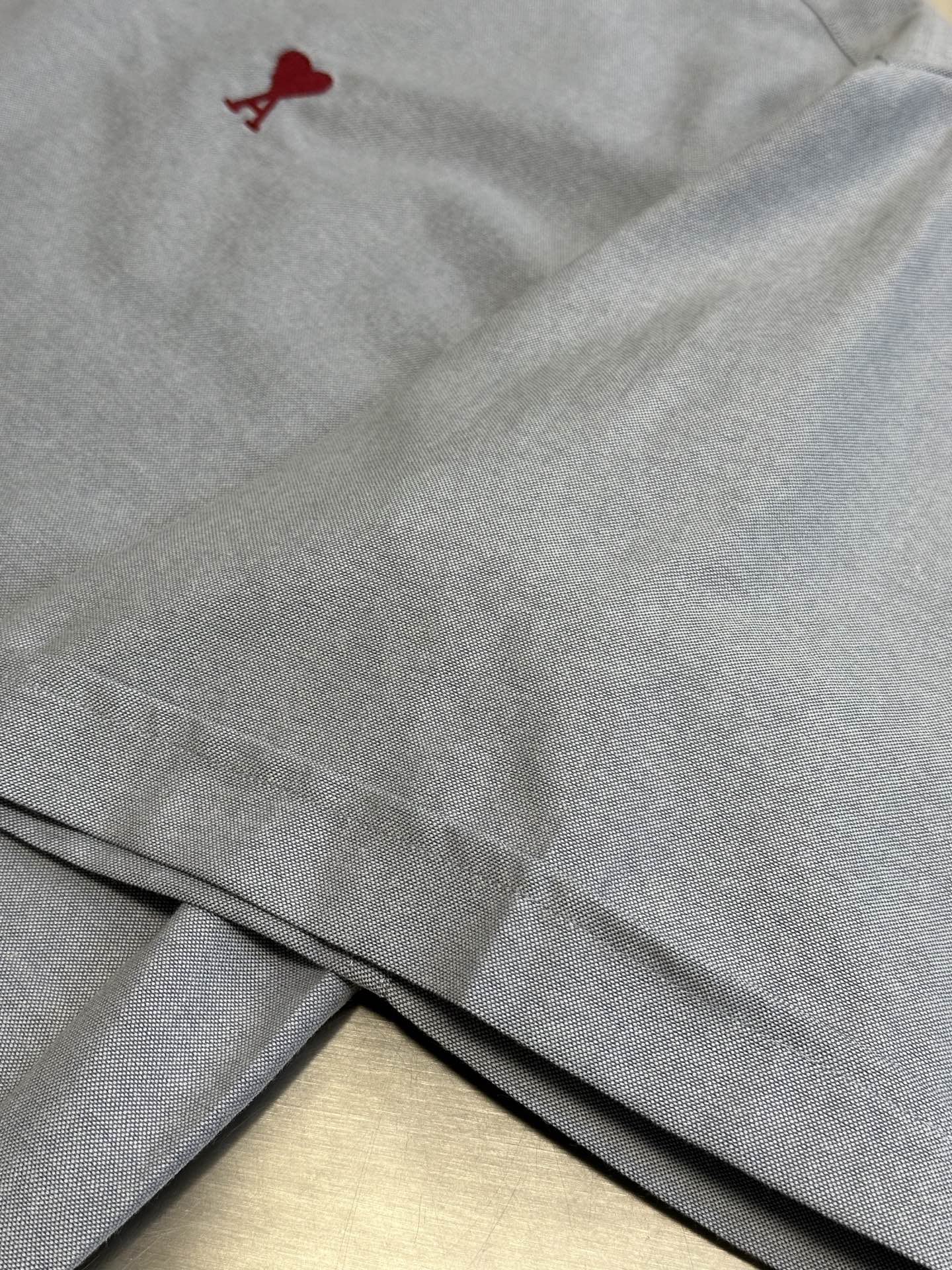 Ami Paris Red Heart Oxford Shirt: Precision Embroidery and Artistic Customization - 图片 7